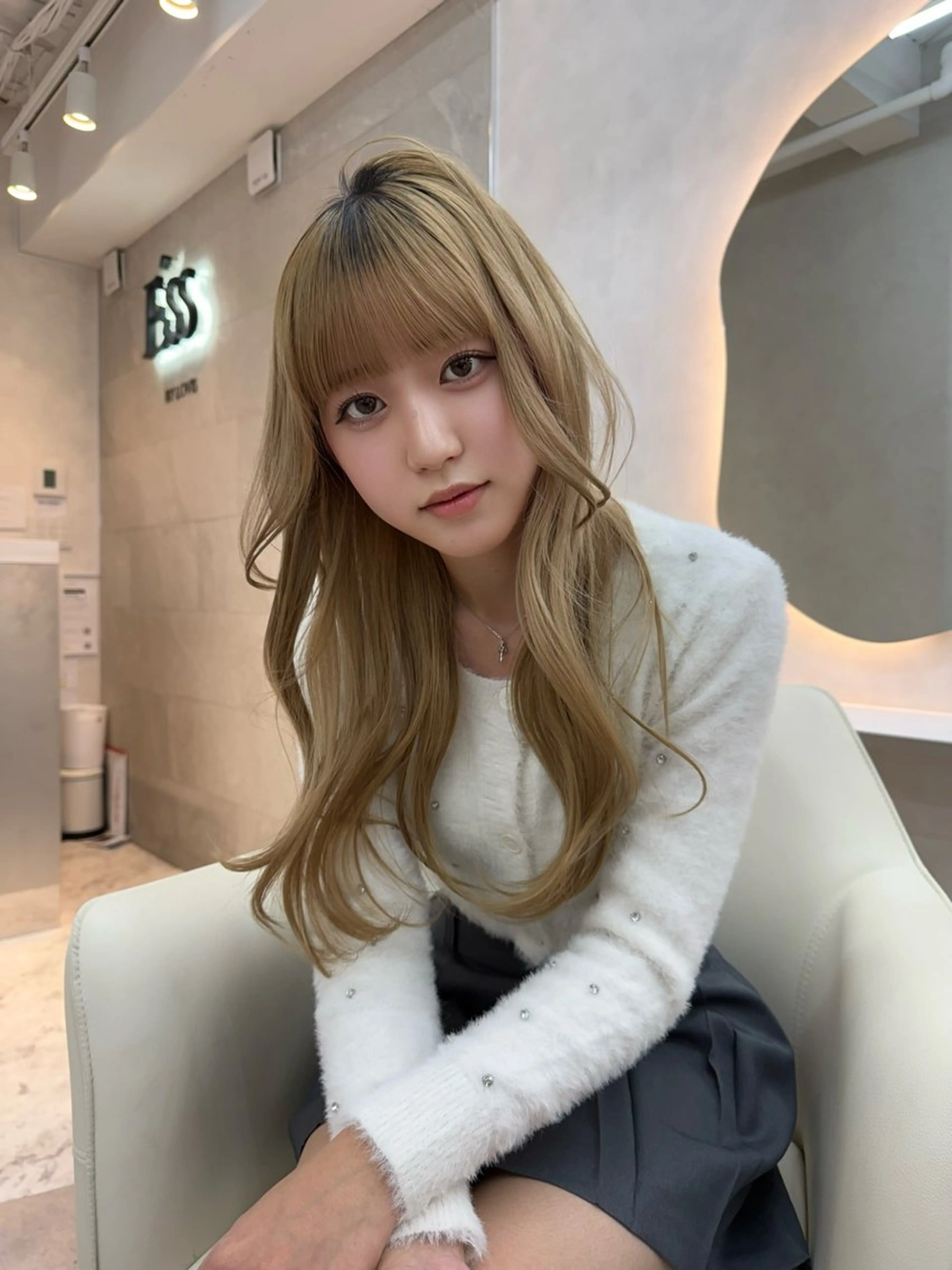 ロング ラベンダーベージュ 学生 韓国風ヘア ヘアカラー 🦋ami/浦和 ブリーチカラー🦋のヘアスタイル