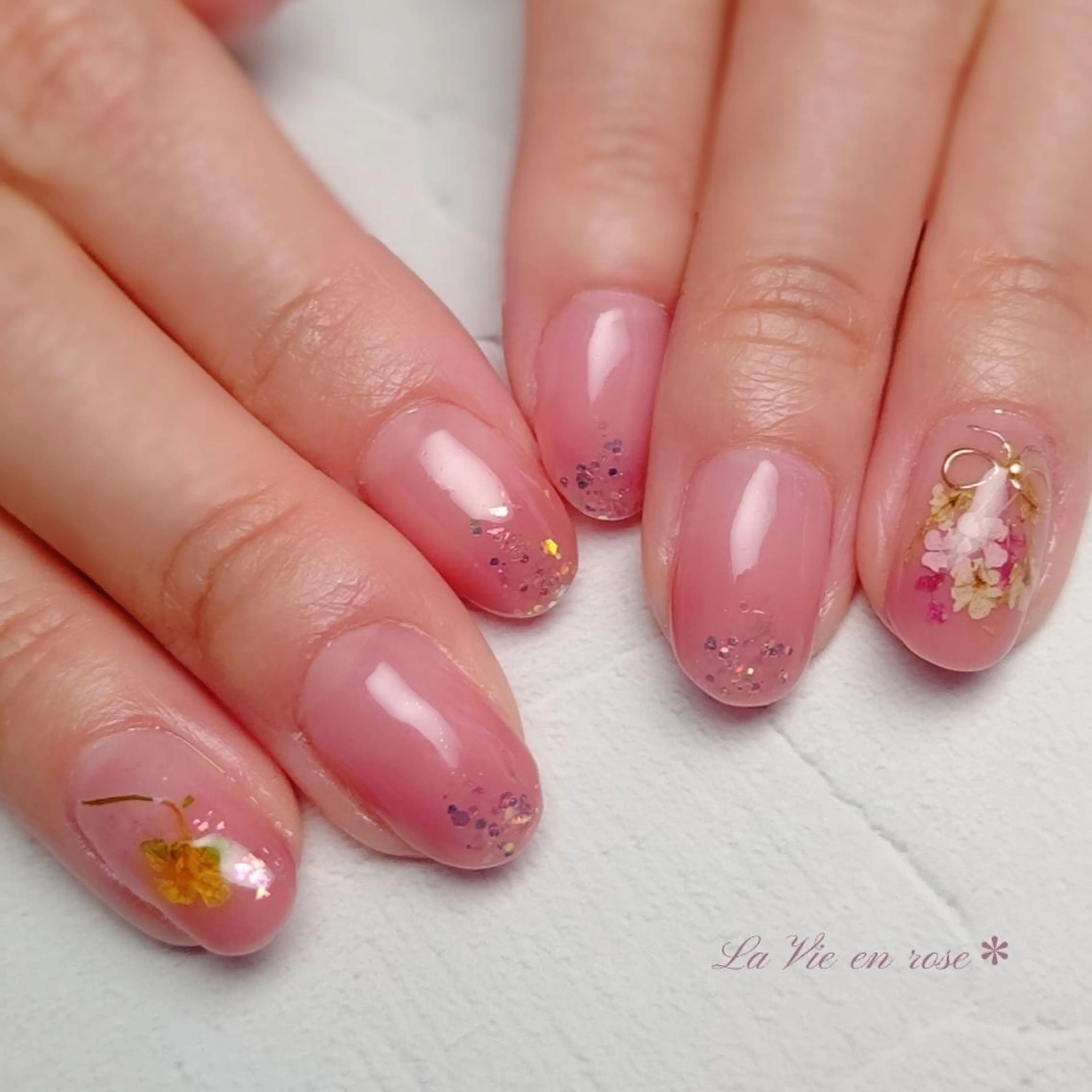 ネイル ラヴィアン ローズのネイルデザイン