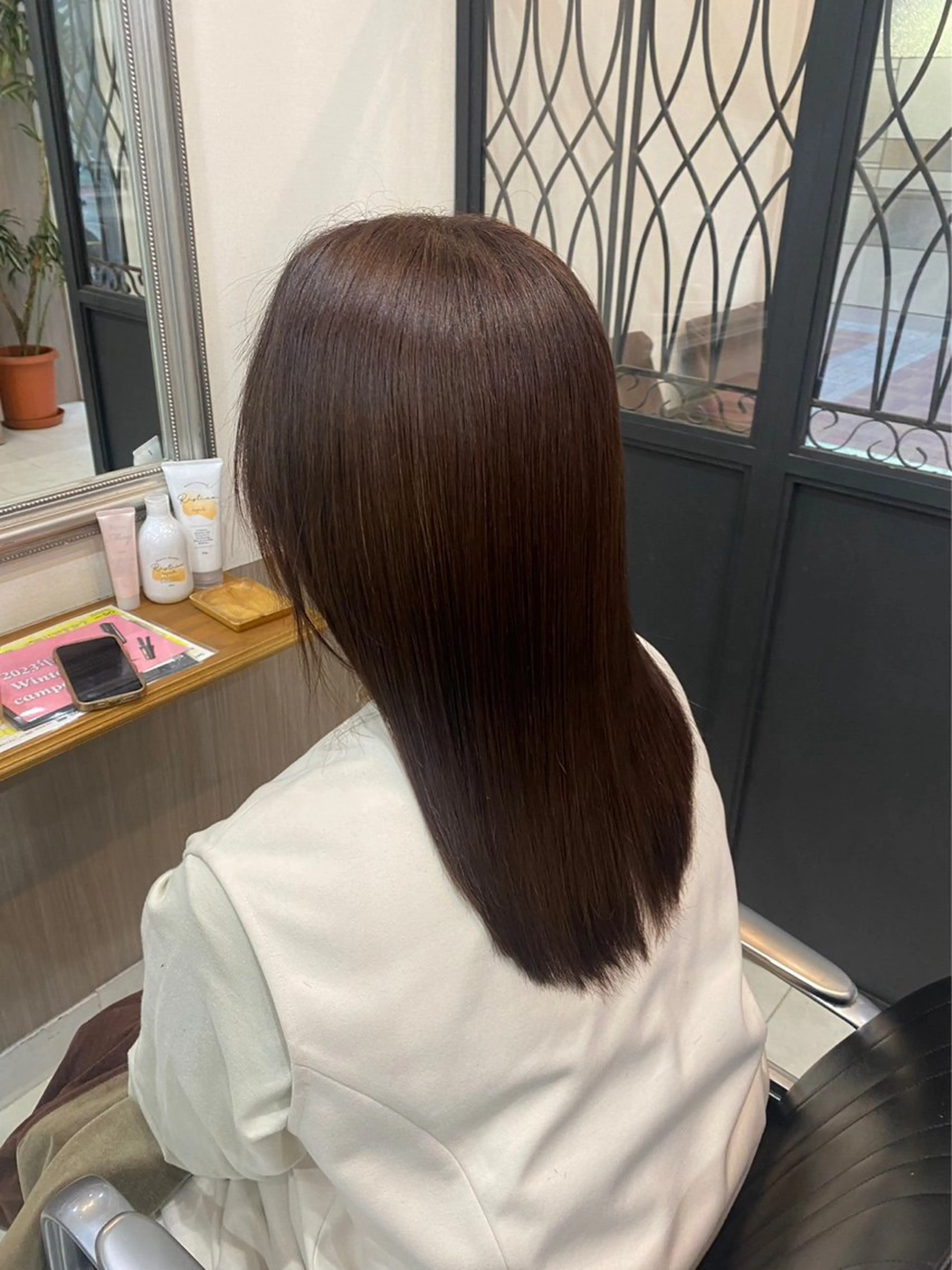 セミロング カラー 生尾 虹水のヘアスタイル