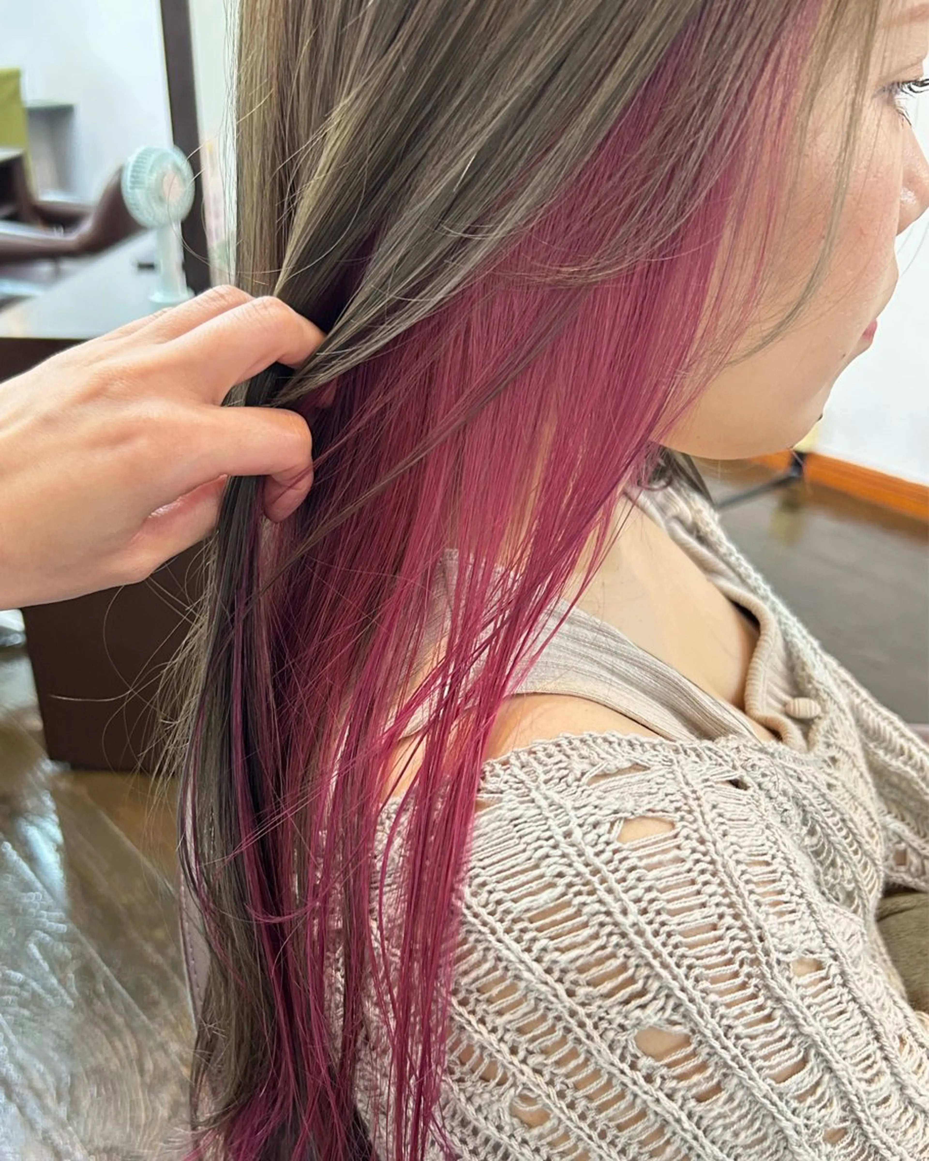 カラー アッシュ インナーカラー ピンクカラー バイオレットカラー 坂本 瑞季のヘアスタイル