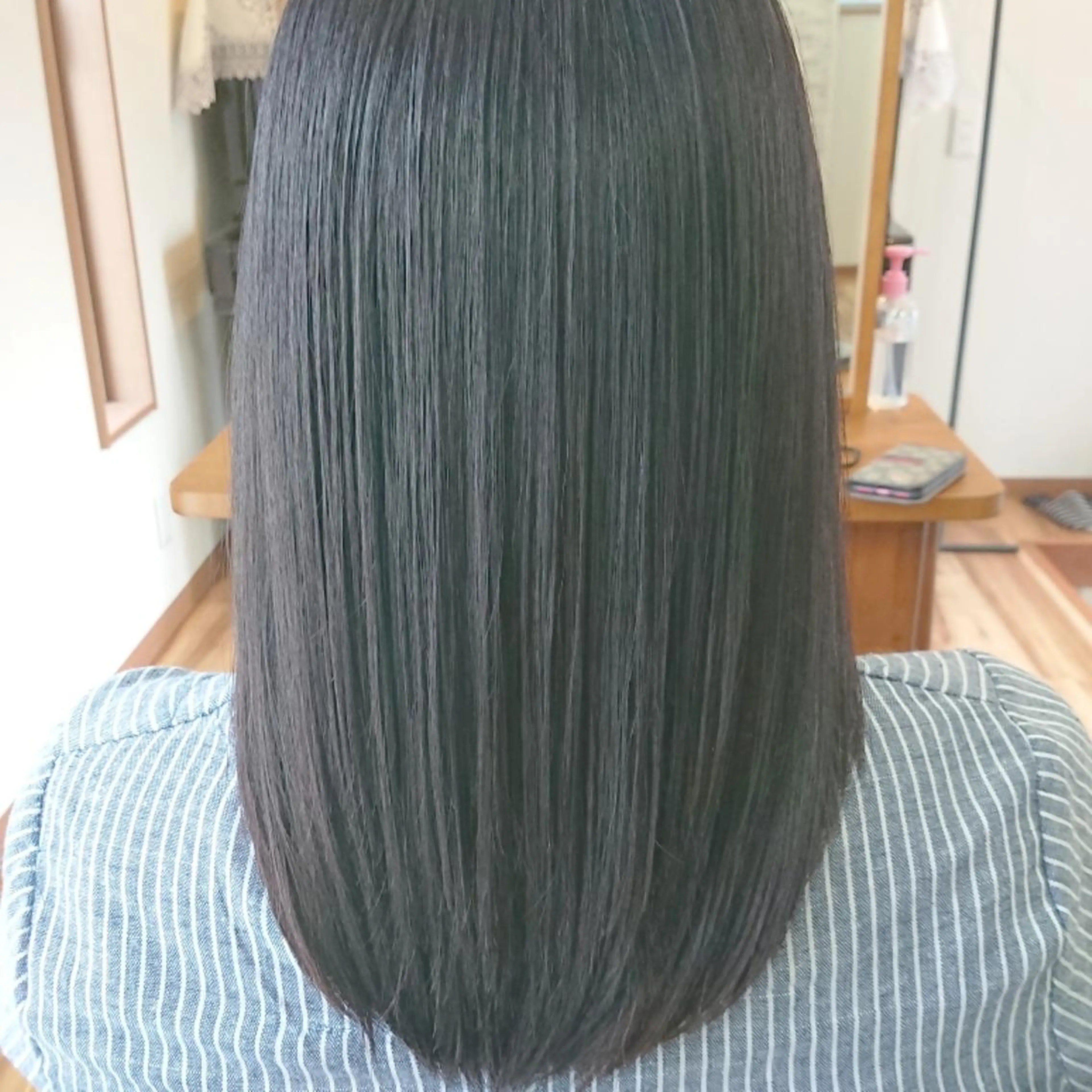 セミロング 髪質改善 縮毛矯正 crea   芦田 武栄のヘアスタイル