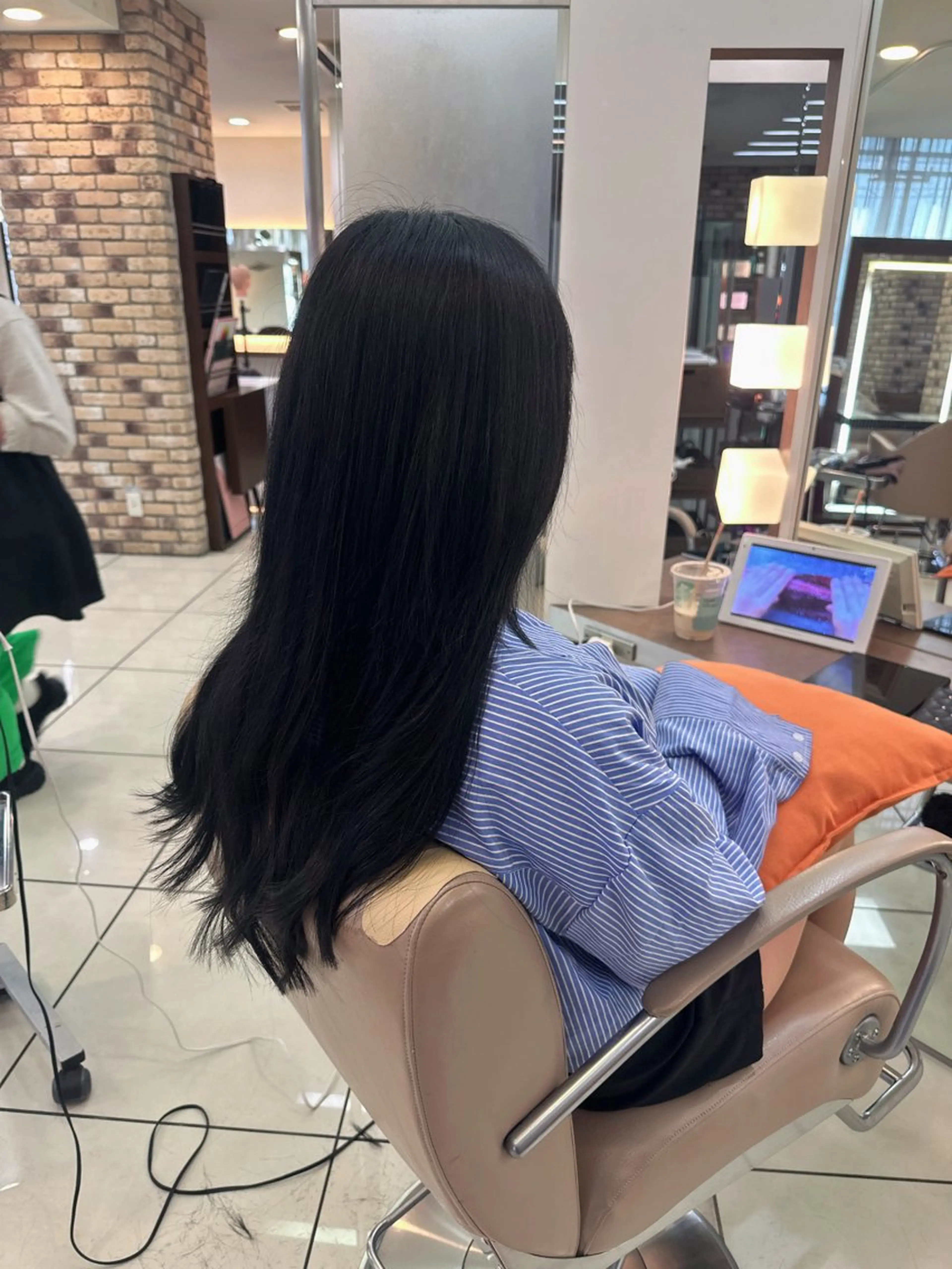 ラウンドマッシュシャ ドウニュアンスパーマのヘアスタイル