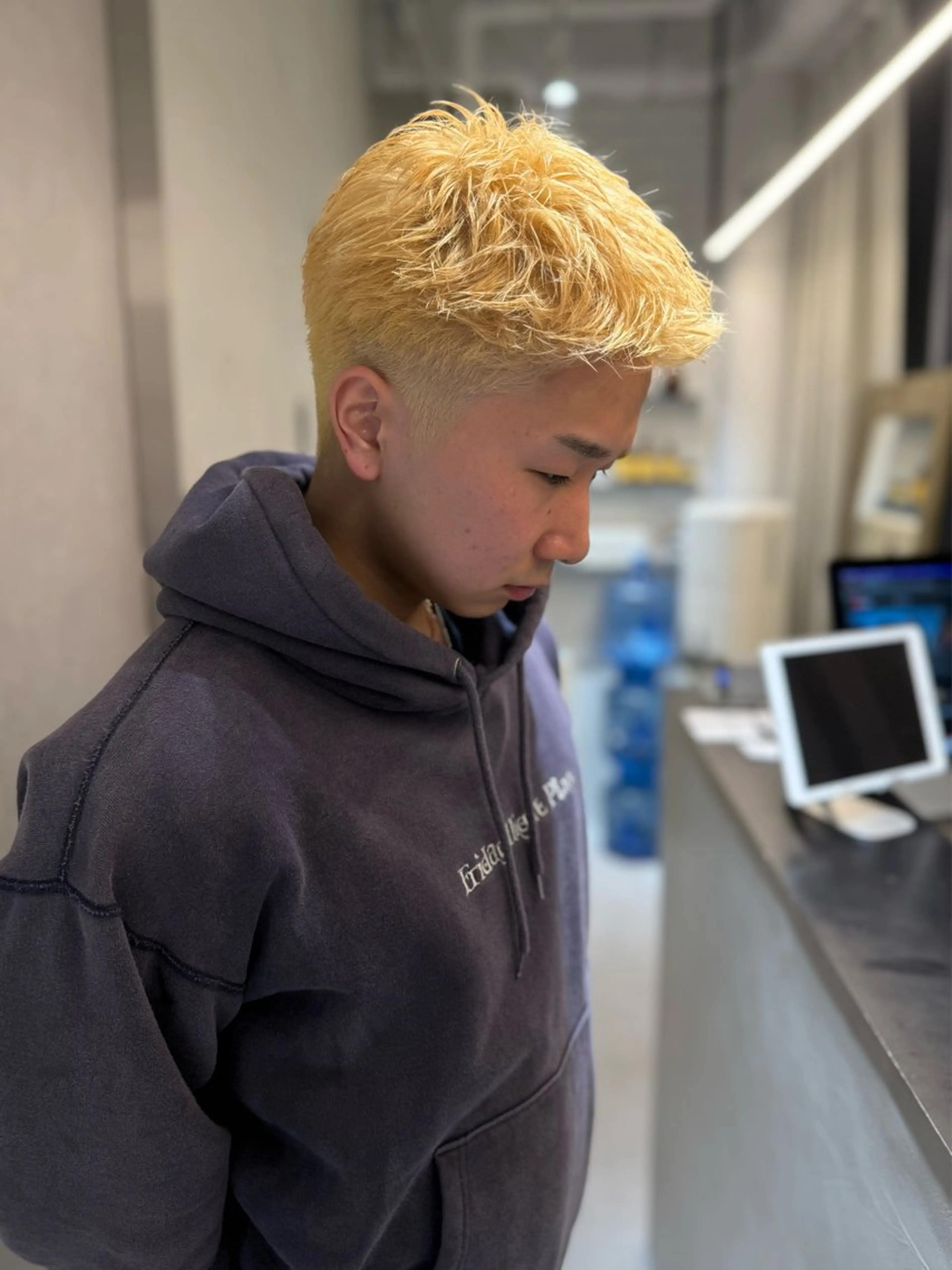 ショート カラー メンズ メンズブリーチ メンズハイトーン ブリーチ ハイトーンカラー robin&darc所属・西山 悠馬のヘアスタイル