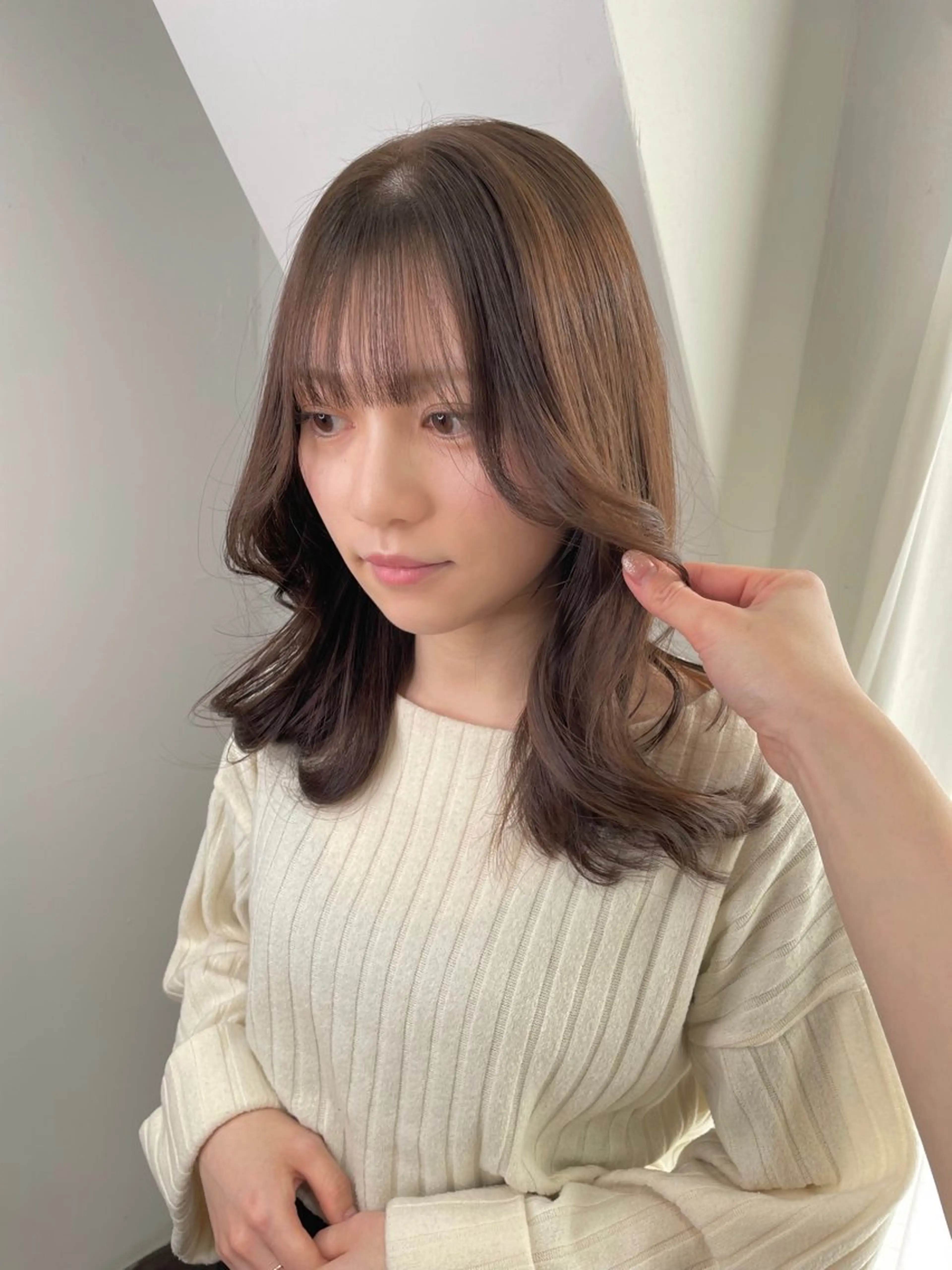ミディアム カラー ヘアアレンジ アッシュ ベージュカラー ブリーチ 透明感カラー ダブルカラー カット ヘアカラー トリートメント maoブリーチ無し 似合わせカラーのヘアスタイル