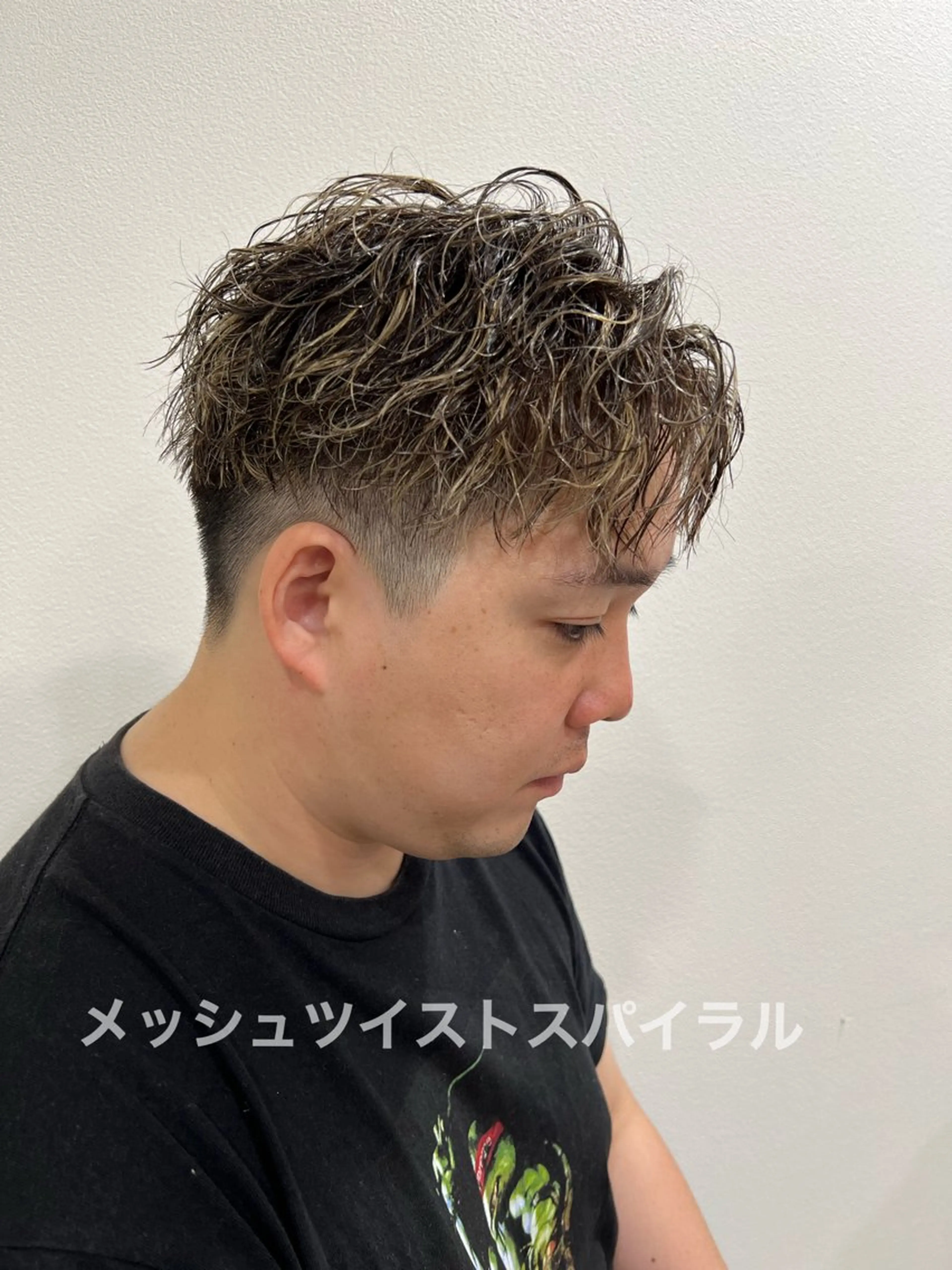 カラー パーマ メンズ メンズハイライト メンズパーマ ハイライトカラー 心斎橋バレイヤージュ 小林勝貴のヘアスタイル