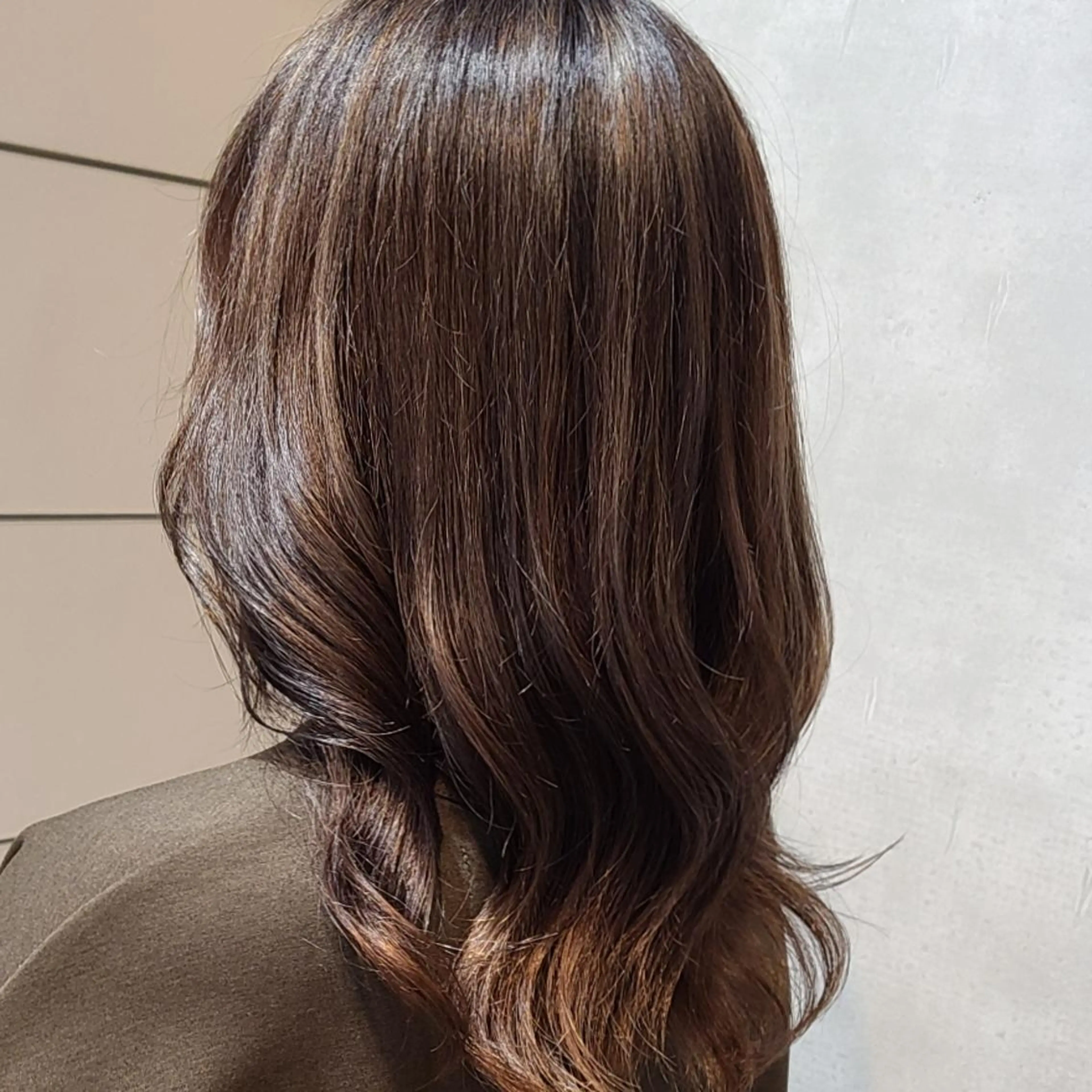 セミロング ハイライト 西田 理沙のヘアスタイル