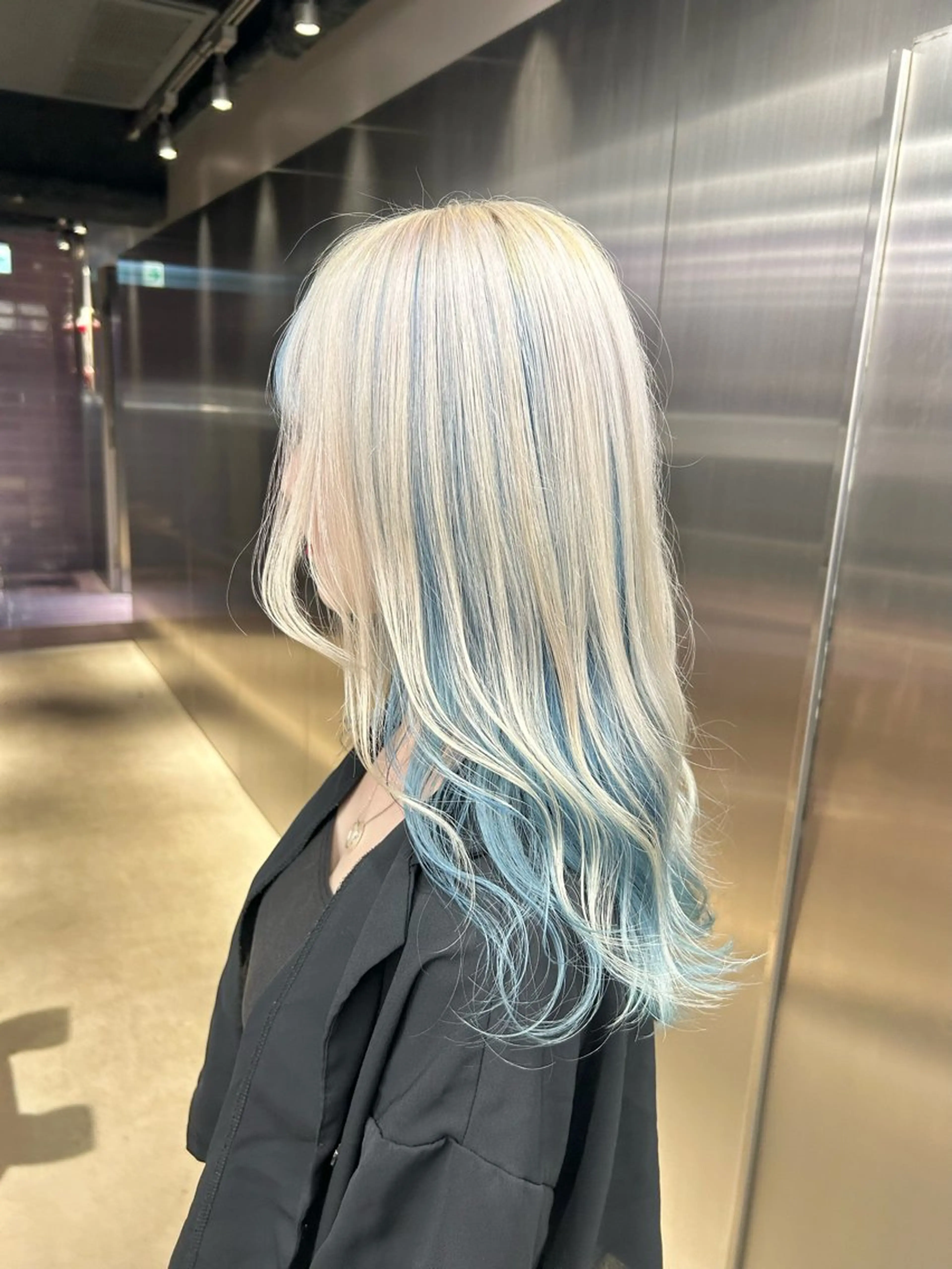 ロング カラー ブリーチ インナーカラー ✅ケアブリーチ✅ トヨオカ ノブヒデのヘアスタイル