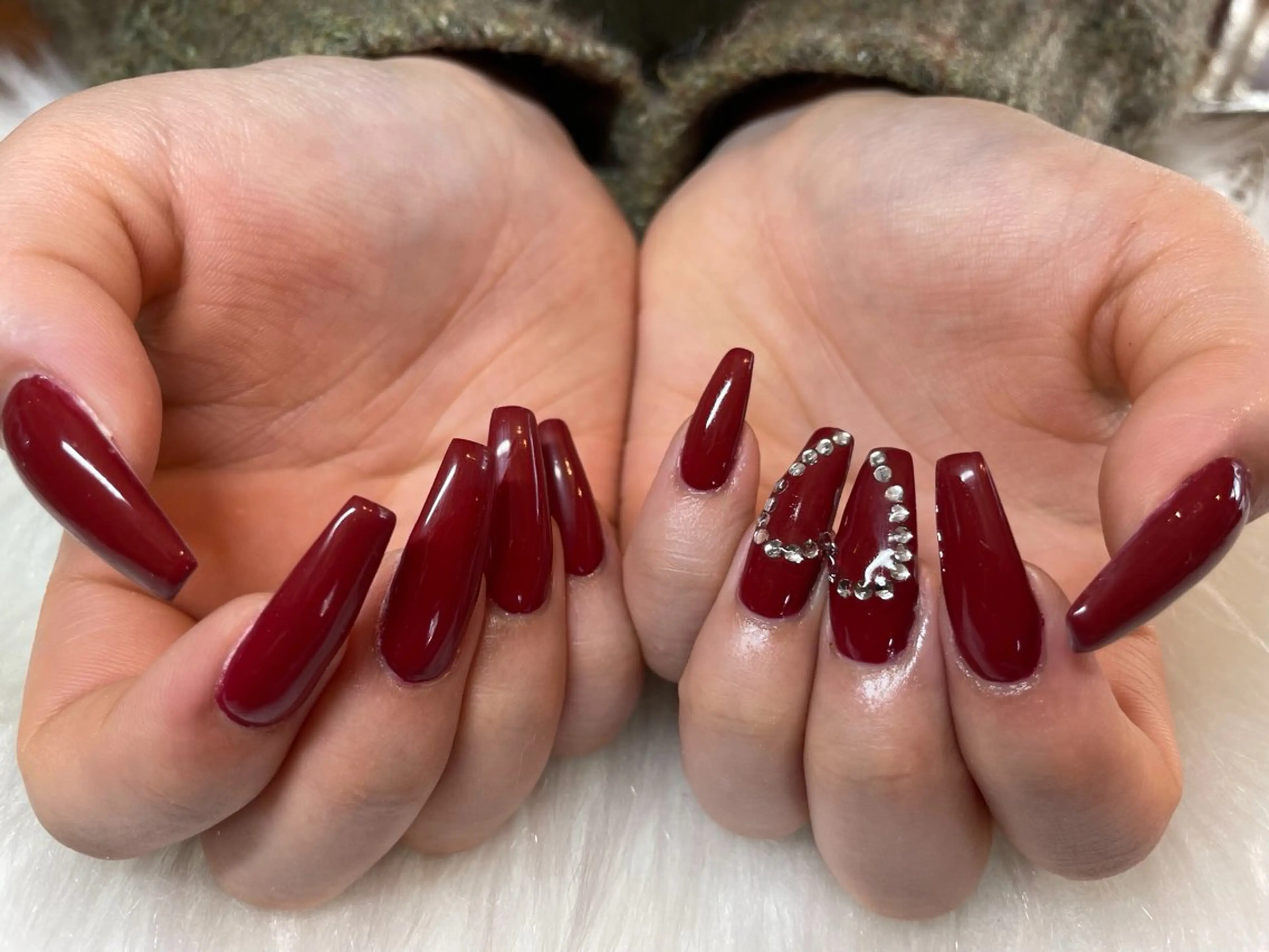 ネイル ワンカラーネイル シンプルネイル ストーンネイル ハンドネイル 桑田 知季のネイルデザイン