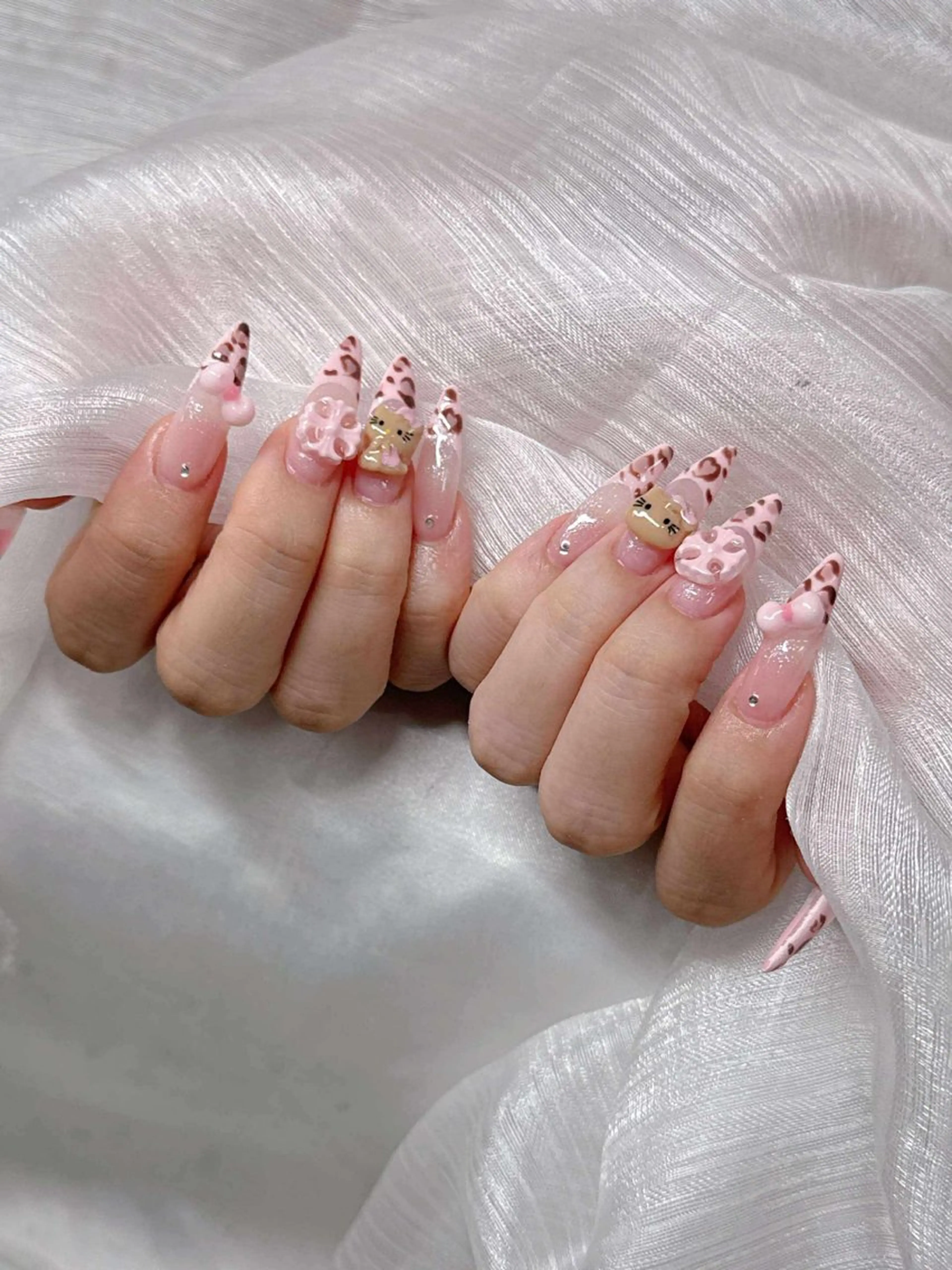 ネイル ハンドネイル Lee Nailsのネイルデザイン