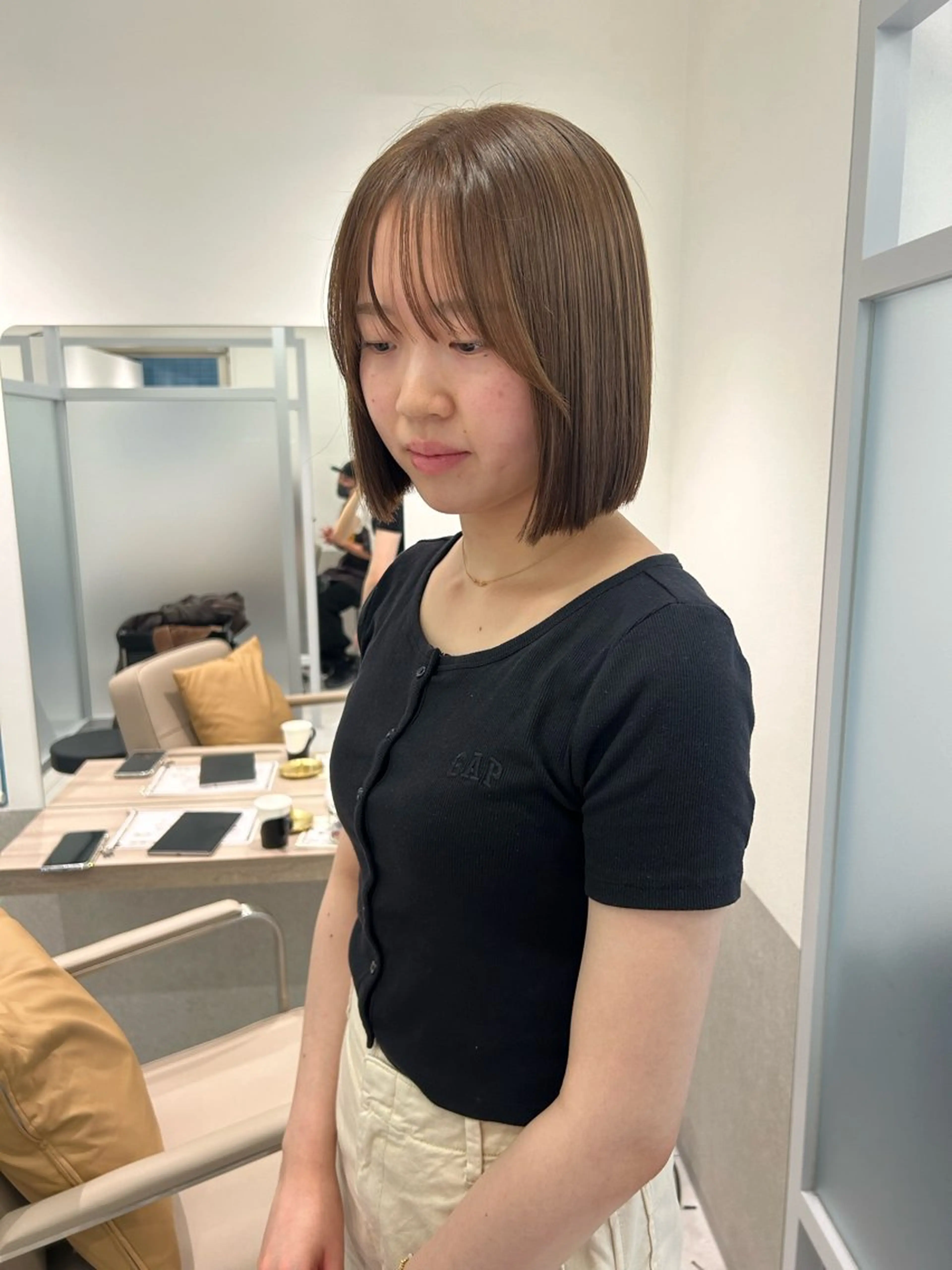 ショート カラー カット ヘアカラー トリートメント オリーブ/アッシュ やわらか透明感カラーのヘアスタイル