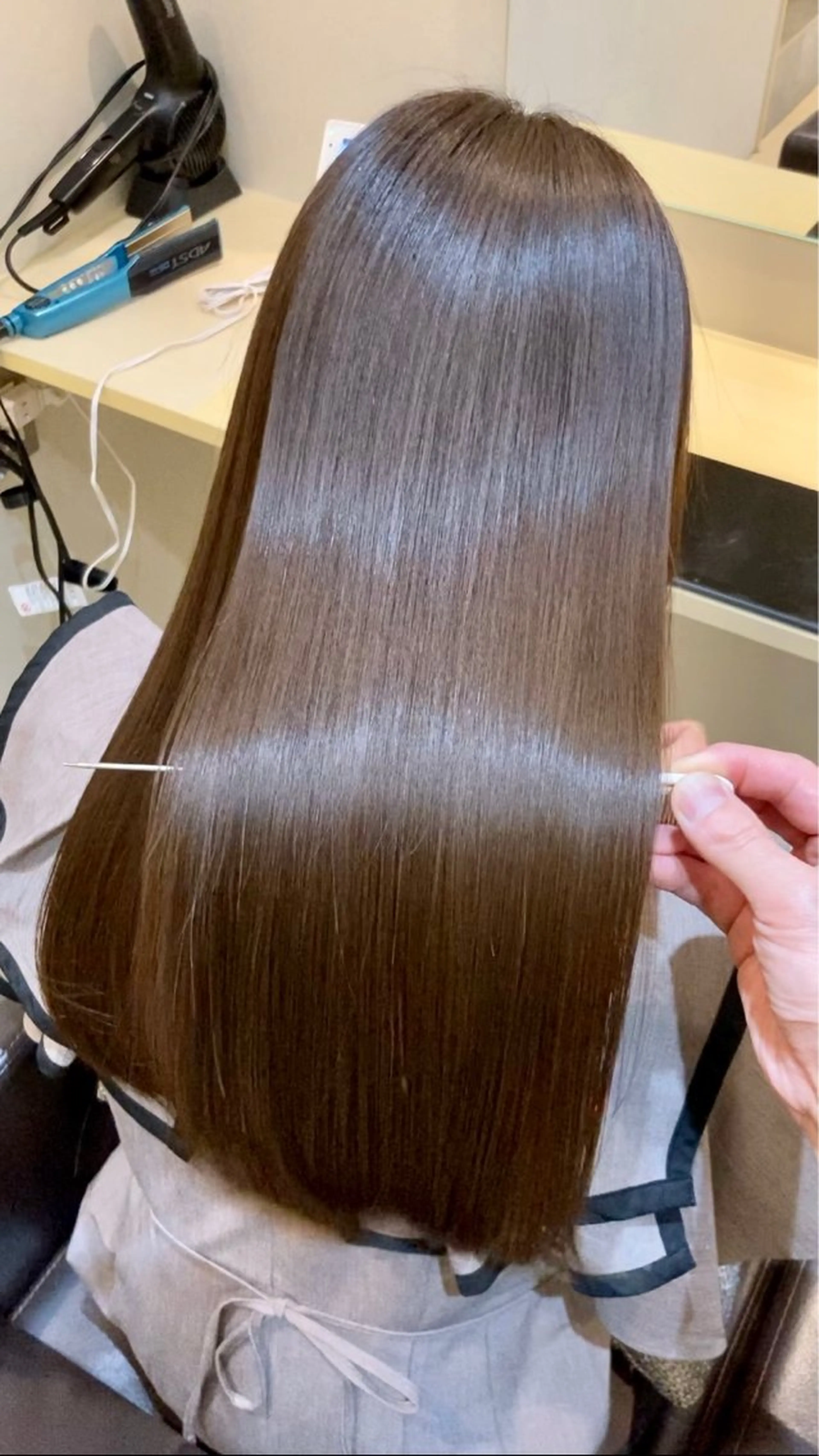 セミロング 髪質改善 縮毛矯正 自然で柔らかい縮毛 矯正✨松尾郁哉のヘアスタイル