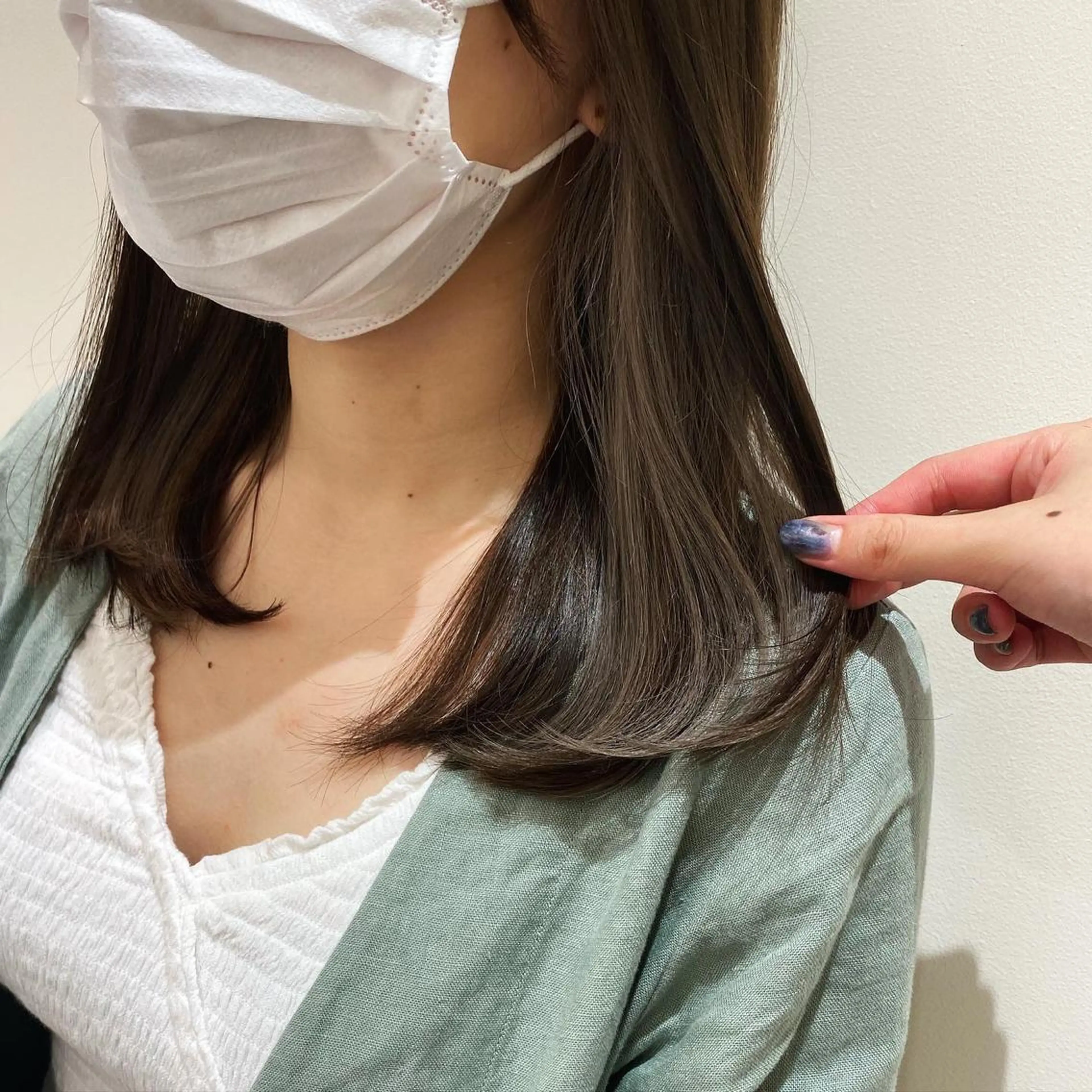 ミディアム カラー カット ヘアカラー トリートメント プレイングカラー🤍 細めハイライトのヘアスタイル