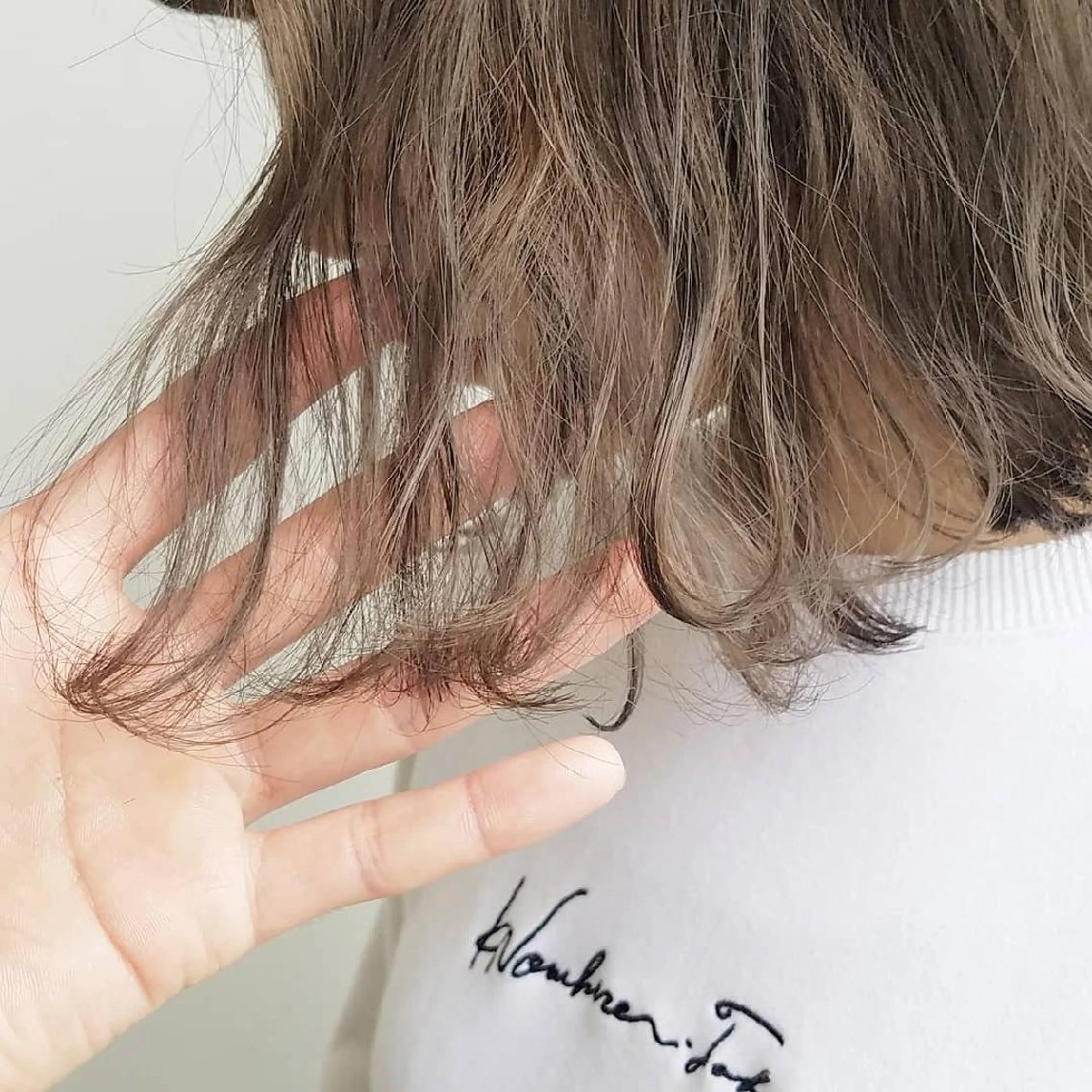 ミディアム カラー ベージュカラー 透明感カラー ハイトーンカラー ミルクティーベージュ iplus✴ まつげ、眉毛、耳つぼのマツエク・マツパデザイン