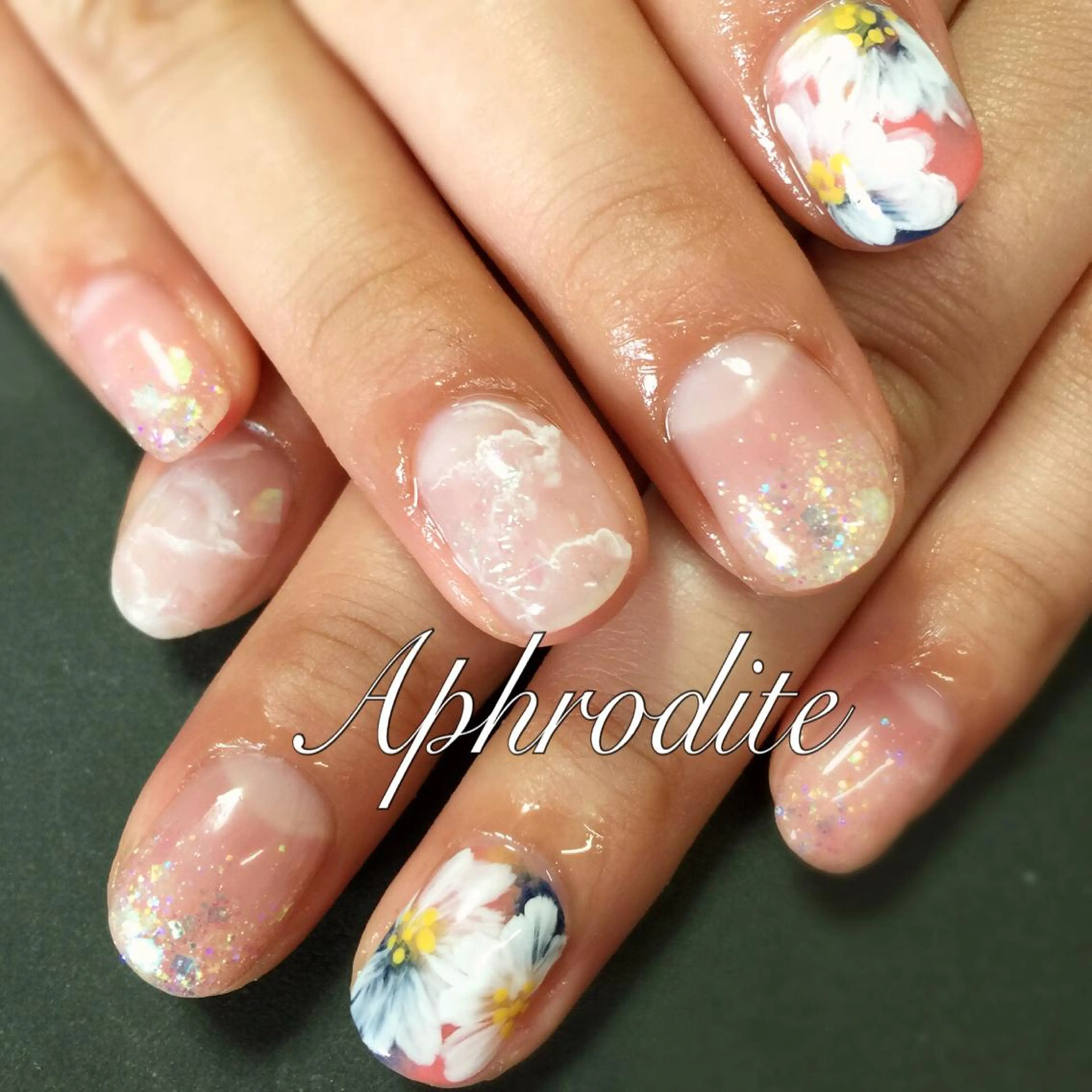ショート ミディアム ネイル APHRODITE Nagisaのネイルデザイン