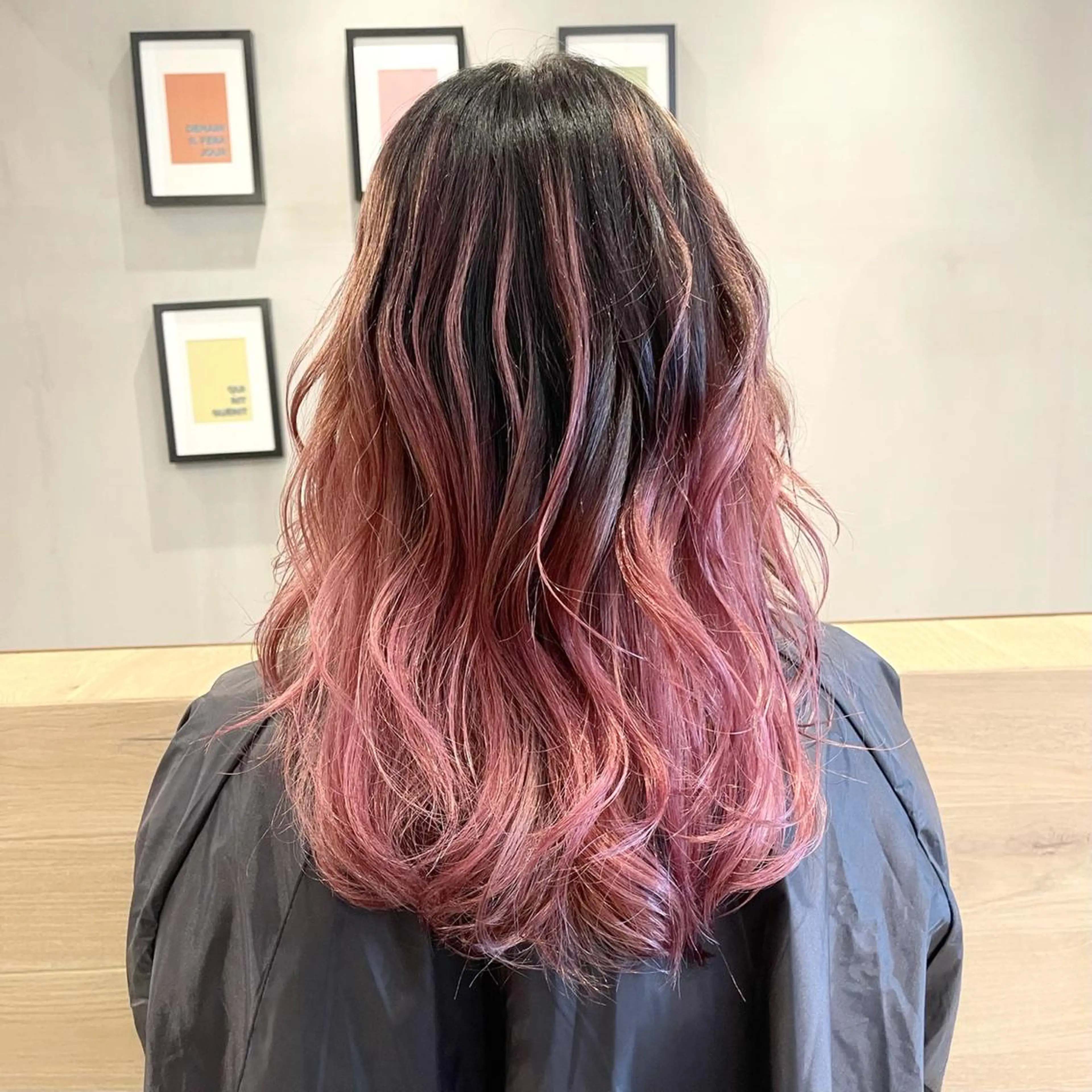 ミディアム カラー ヘアアレンジ バレイヤージュ デザインカラー ハイライトカラー 外国人風カラー ハイライト カット ヘアカラー トリートメント アンドウ ユウ/ レイヤーカット/韓国のヘアスタイル