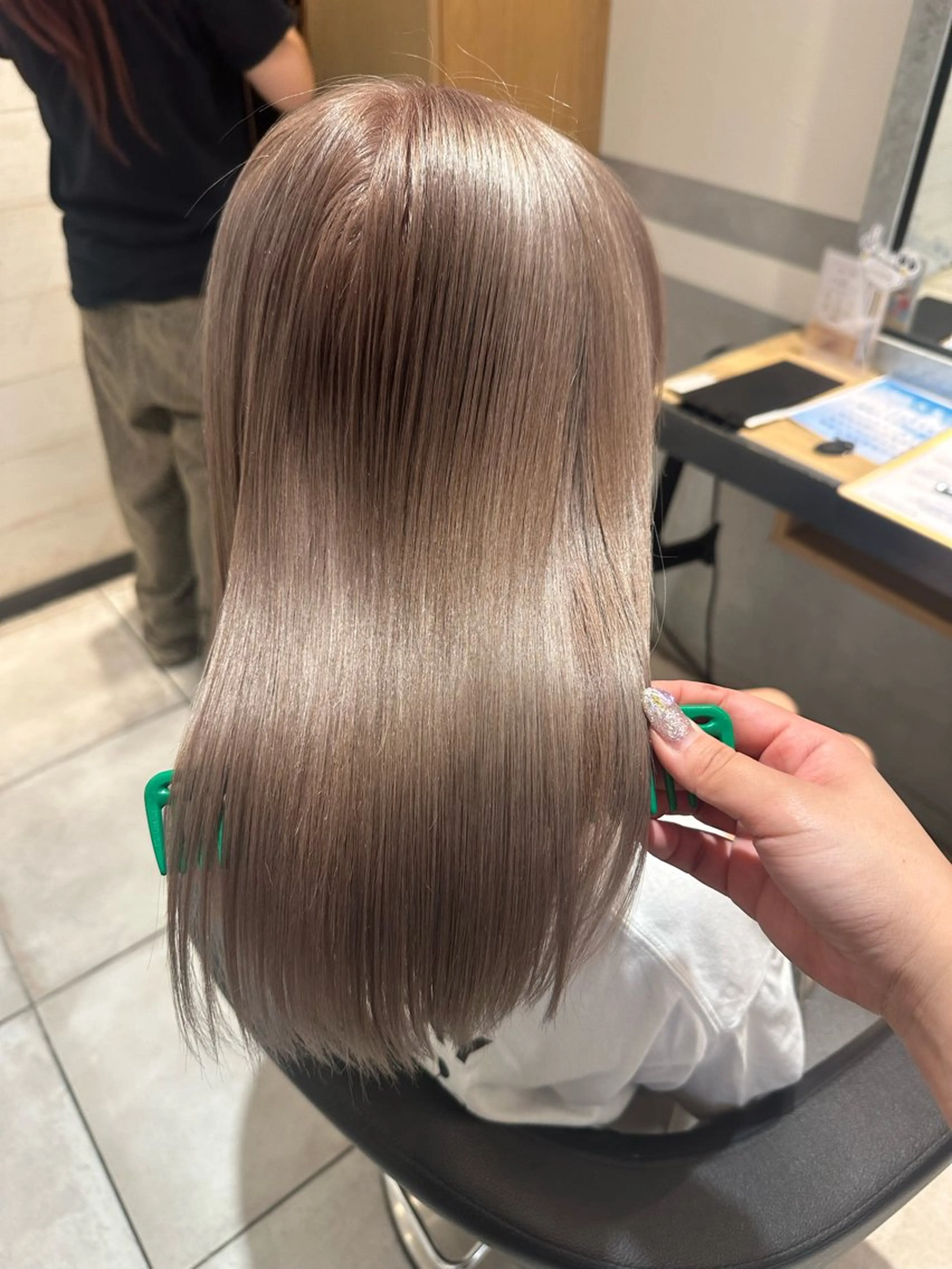 カラー ブリーチ ハイトーンカラー 福井 美夢のヘアスタイル