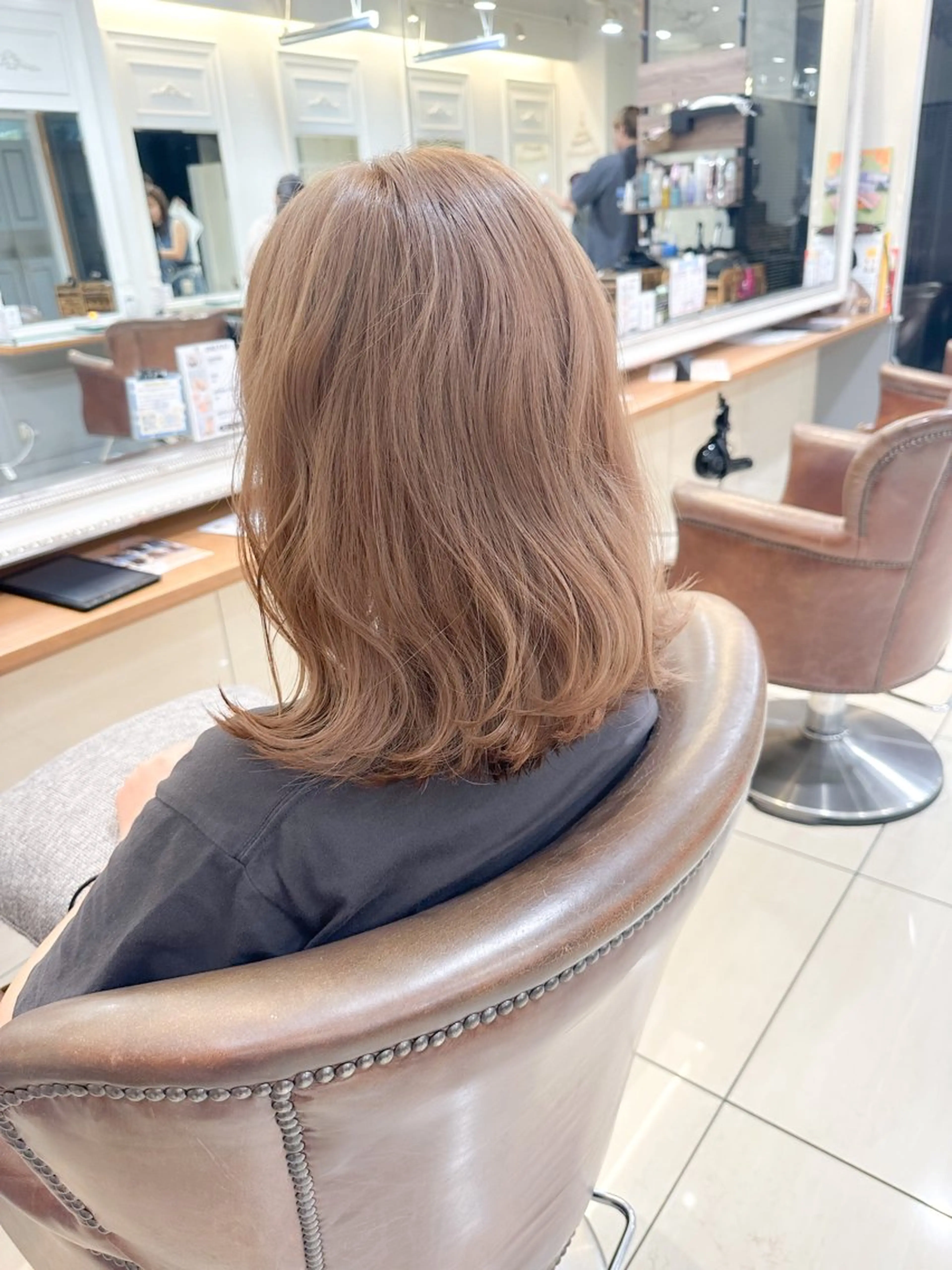 セミロング カラー ベージュカラー ダブルカラー ミルクティーベージュ ヘアカラー ✨カラー支持No.1 🧸ワキ カナコ🧸のヘアスタイル