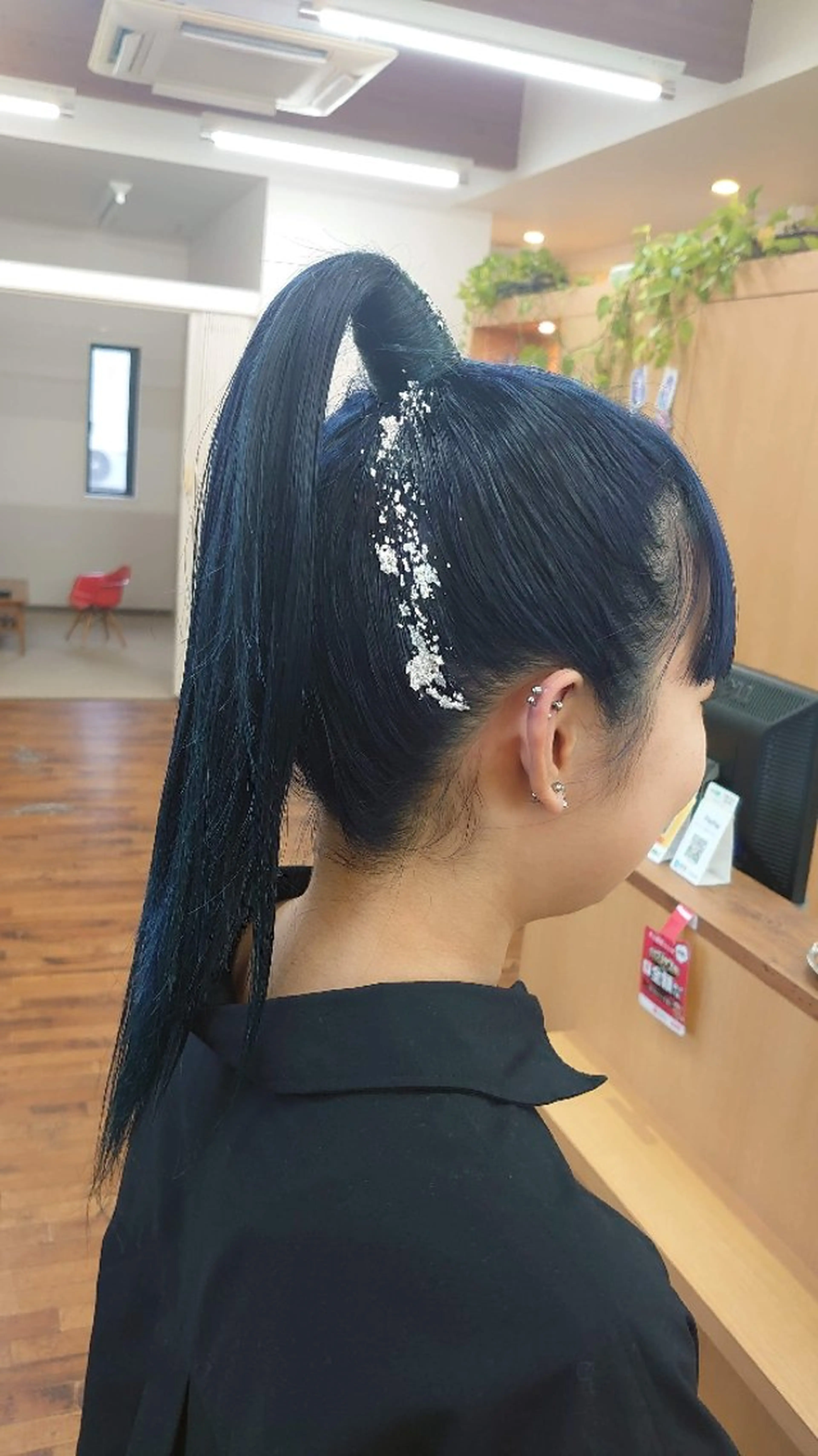 ロング ヘアアレンジ カラー ポニーテール 星野 美由のヘアスタイル