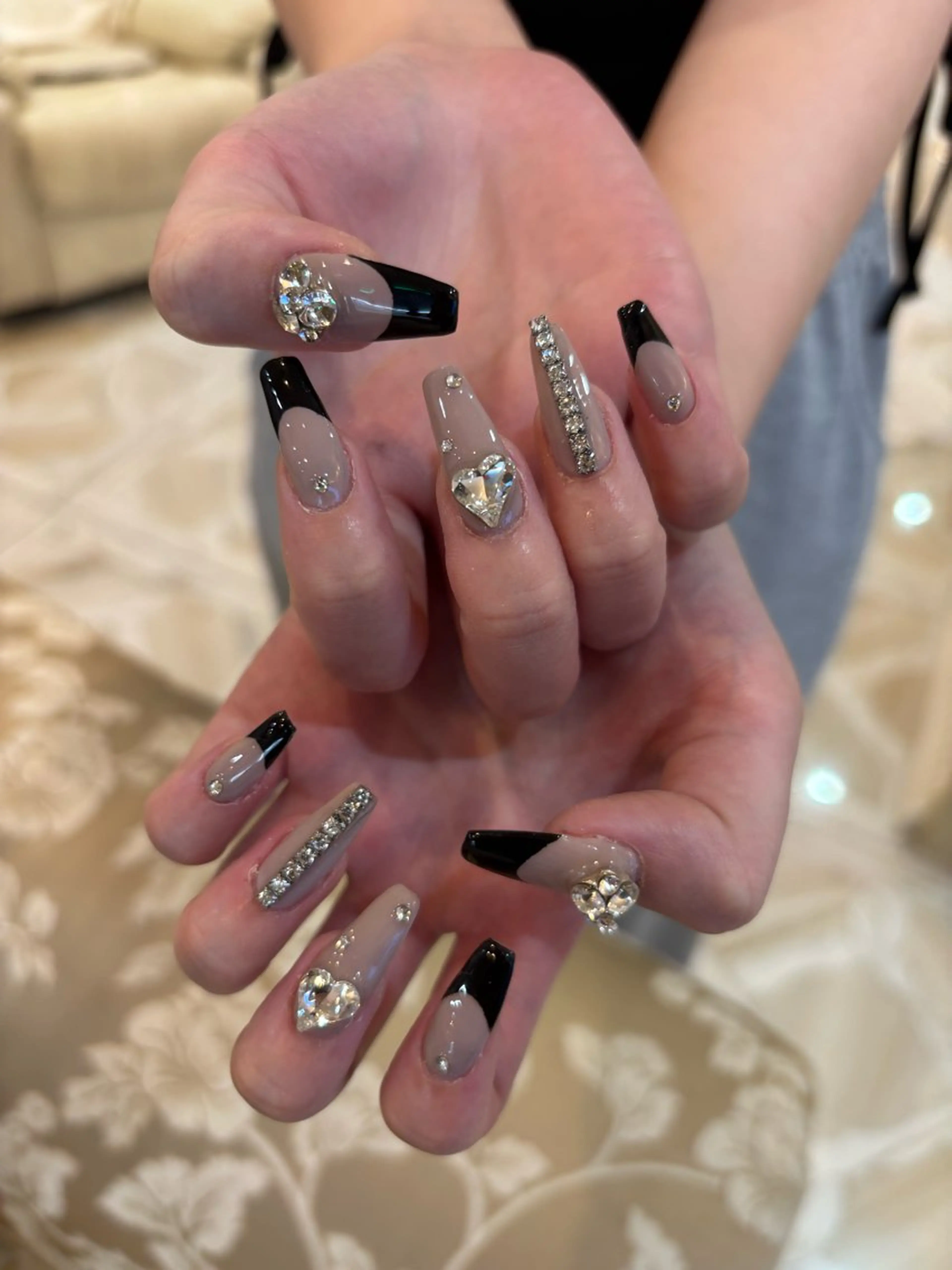 ネイル フレンチネイル ロングネイル ハンドネイル 東 咲良のマツエク・マツパデザイン