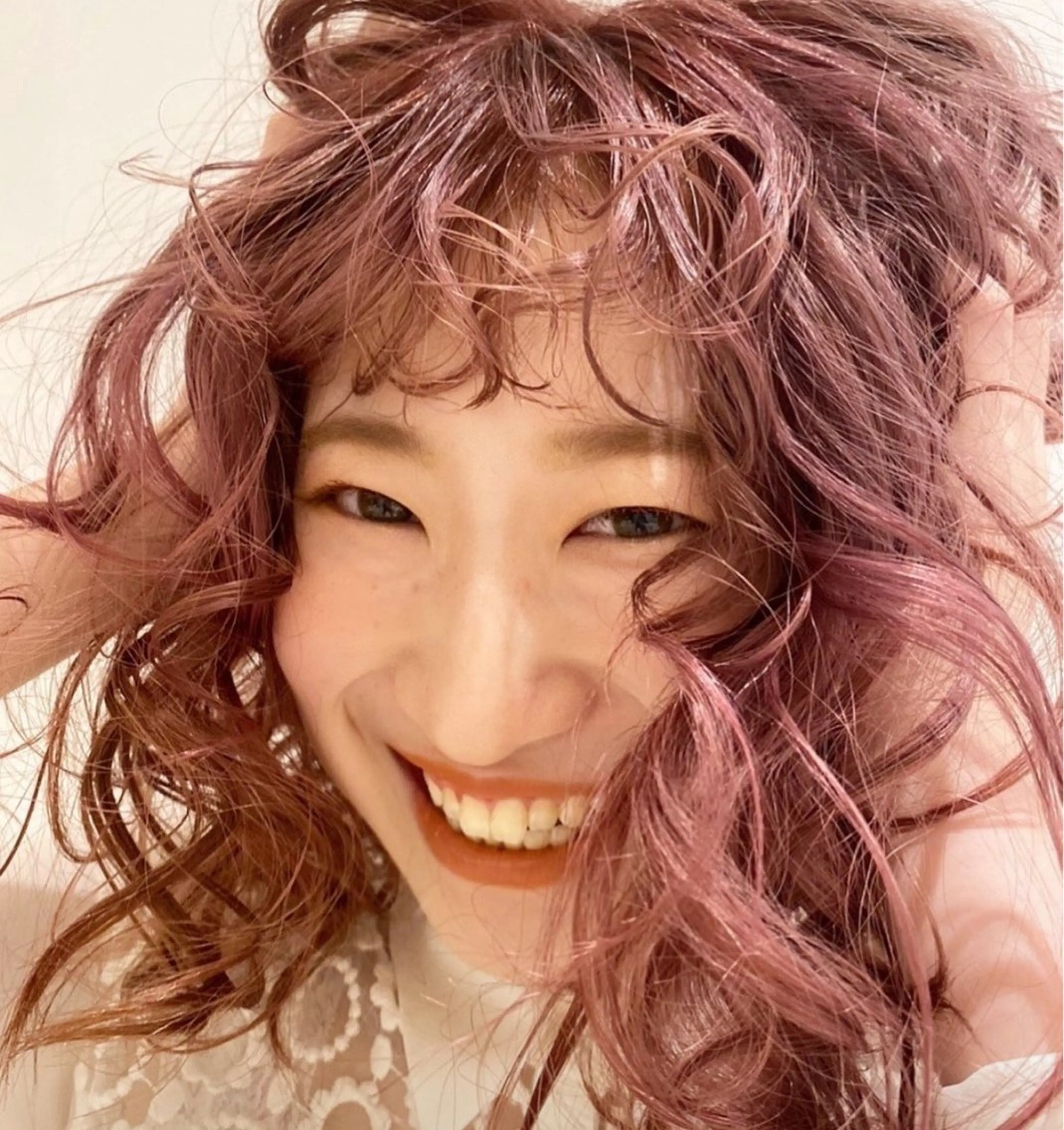 ミディアム パーマ コノカ暖色カラー/ 透明感カラーのヘアスタイル