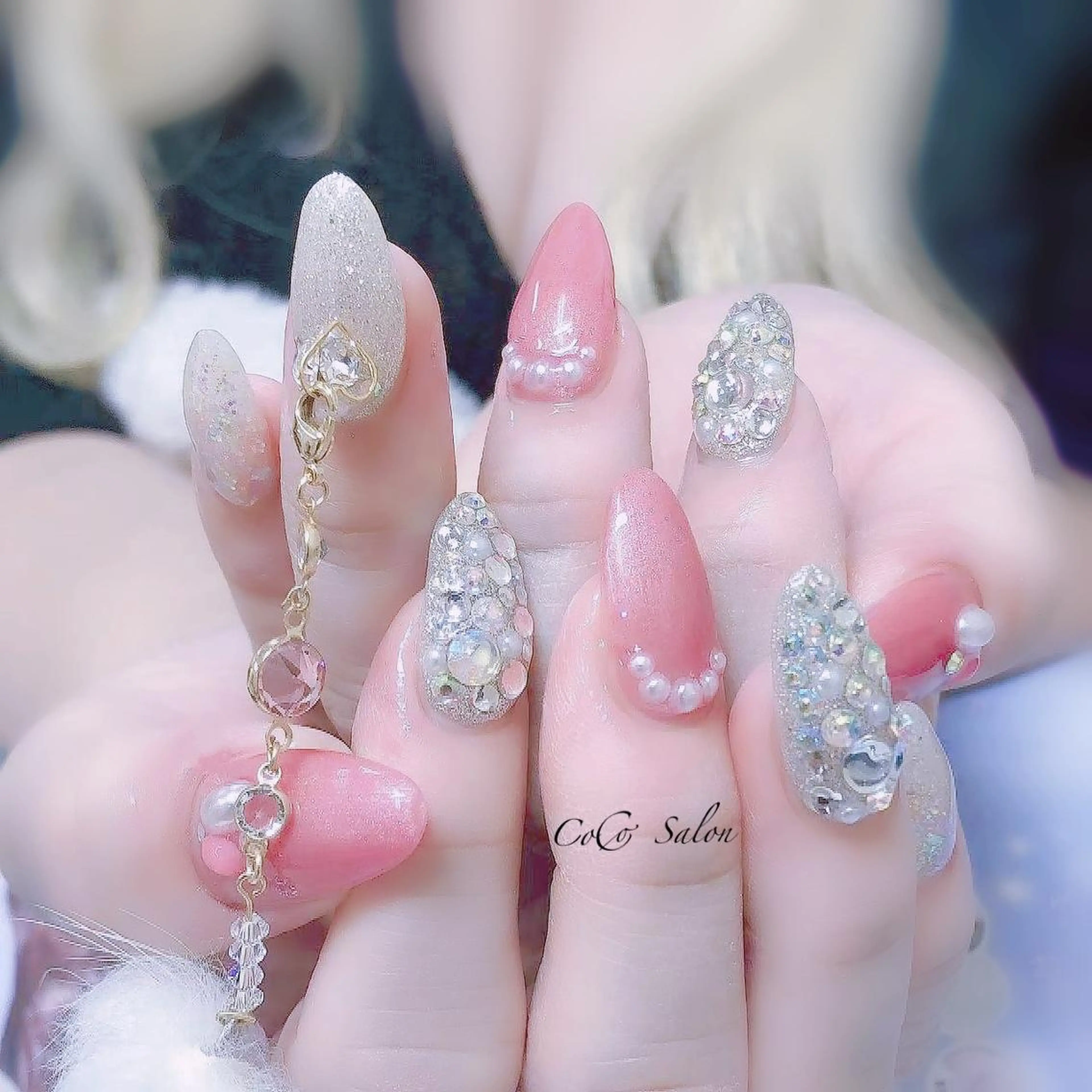 ネイル 成人式 長さ出し ジェルネイル キラキラネイル オフィスネイル CoCoSalon ネイル/まつ毛予約のネイルデザイン