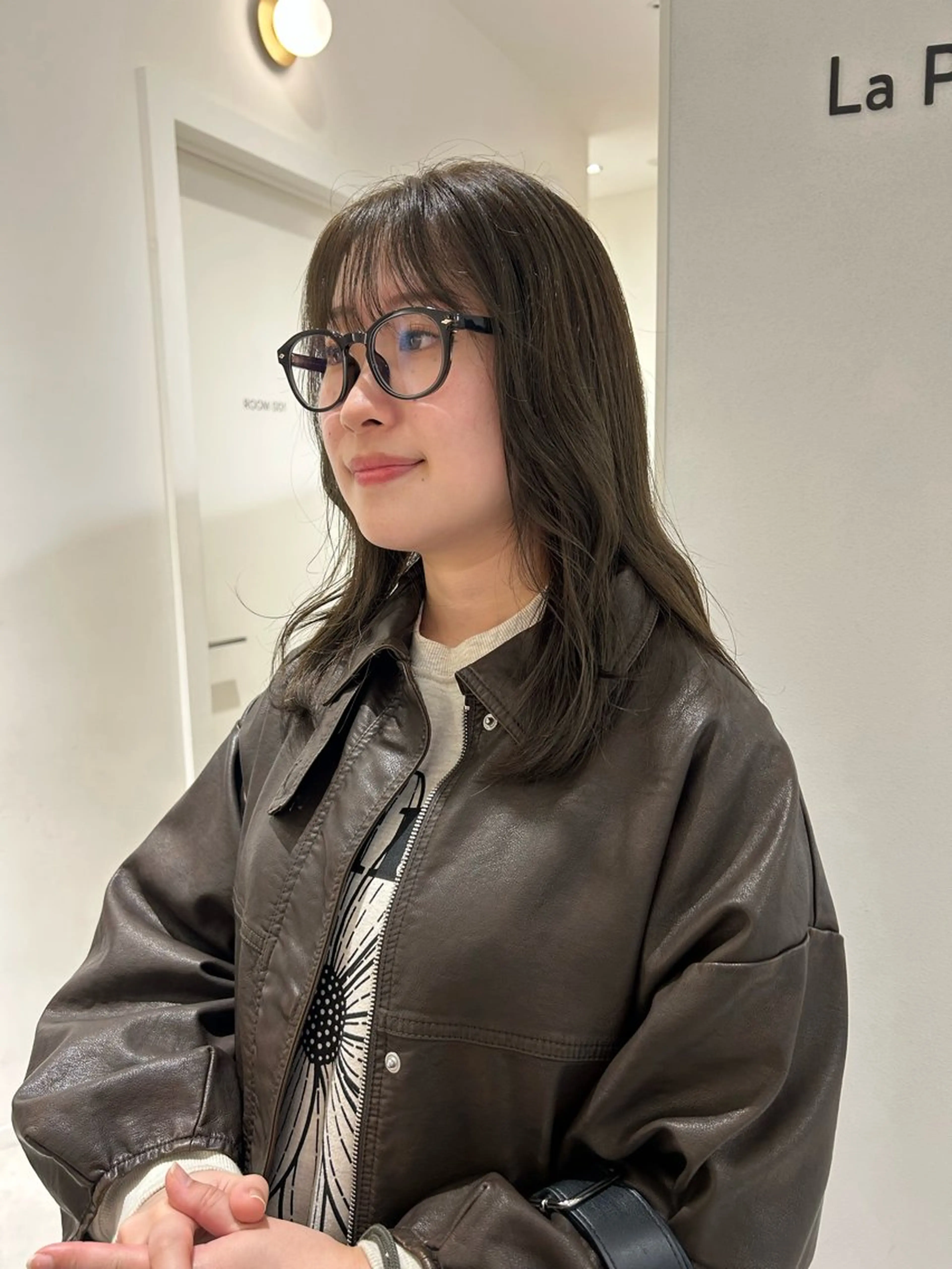 ミディアム カラー 透明感カラー オリーブカラー カット ヘアカラー オリーブベージュ/ ブリーチなし透明感のヘアスタイル