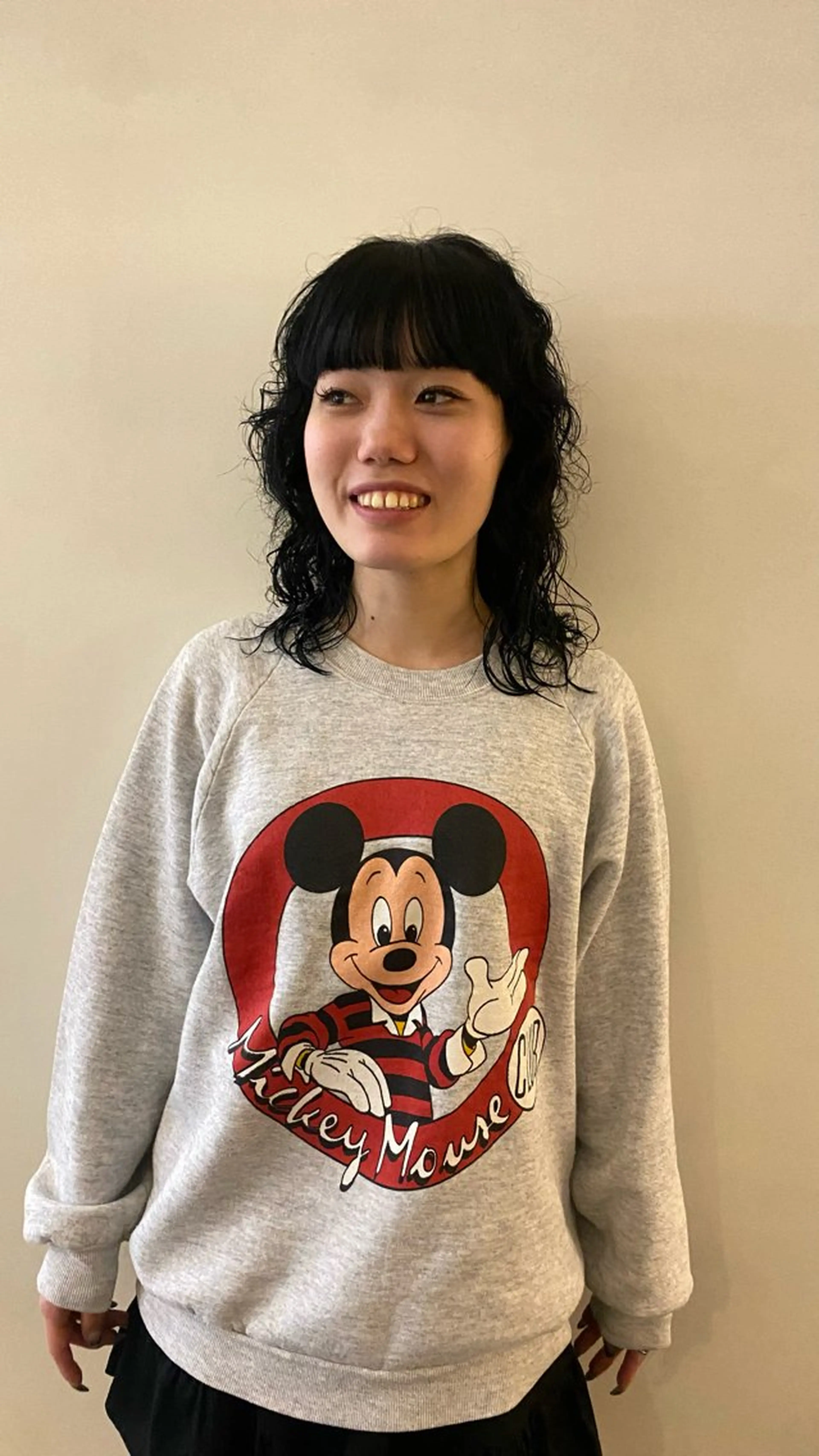 セミロング カラー パーマ 磯谷 朋のヘアスタイル