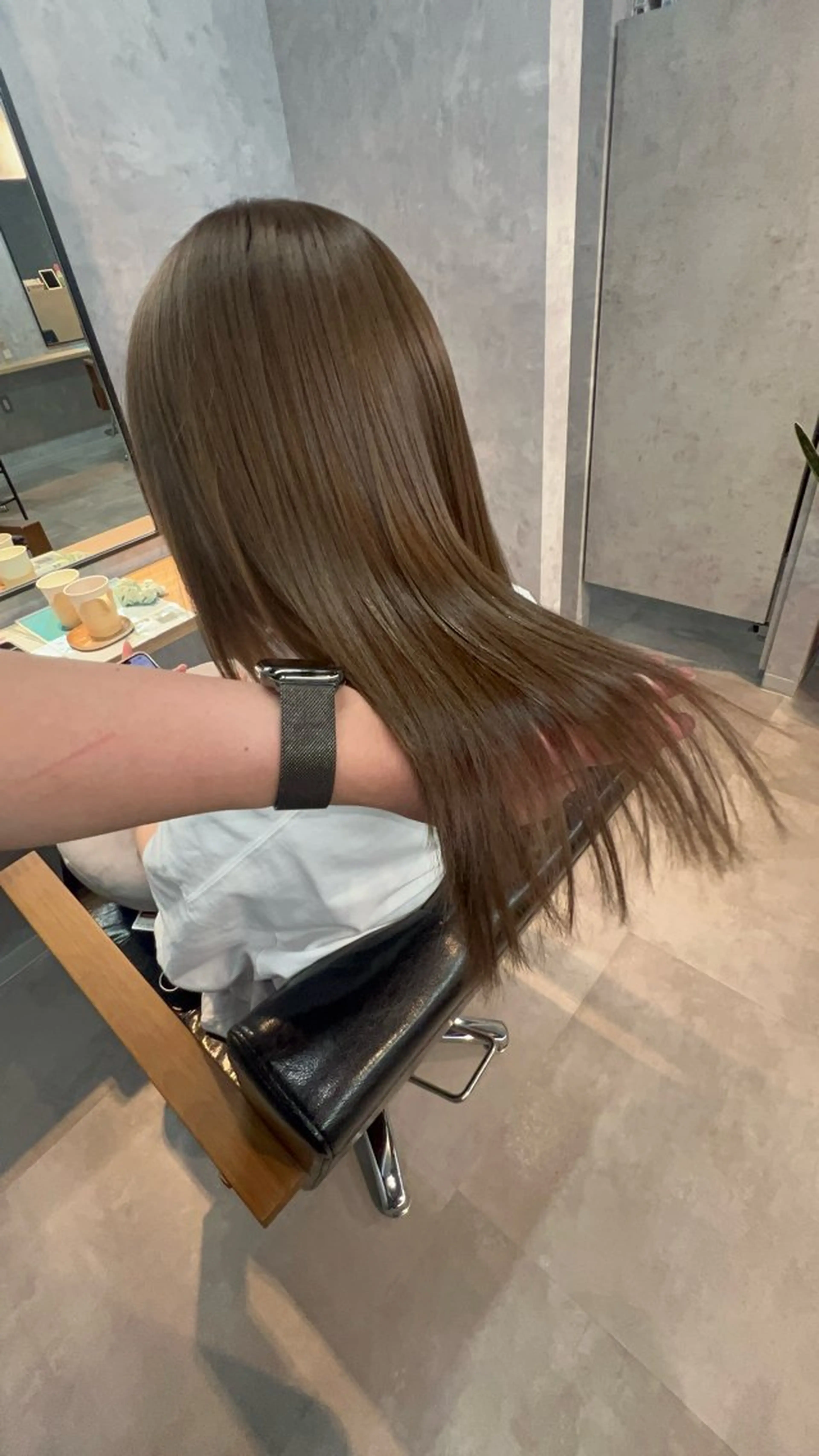 セミロング ヘアカラー motoトップカラー リスト/ブリーチカラのヘアスタイル