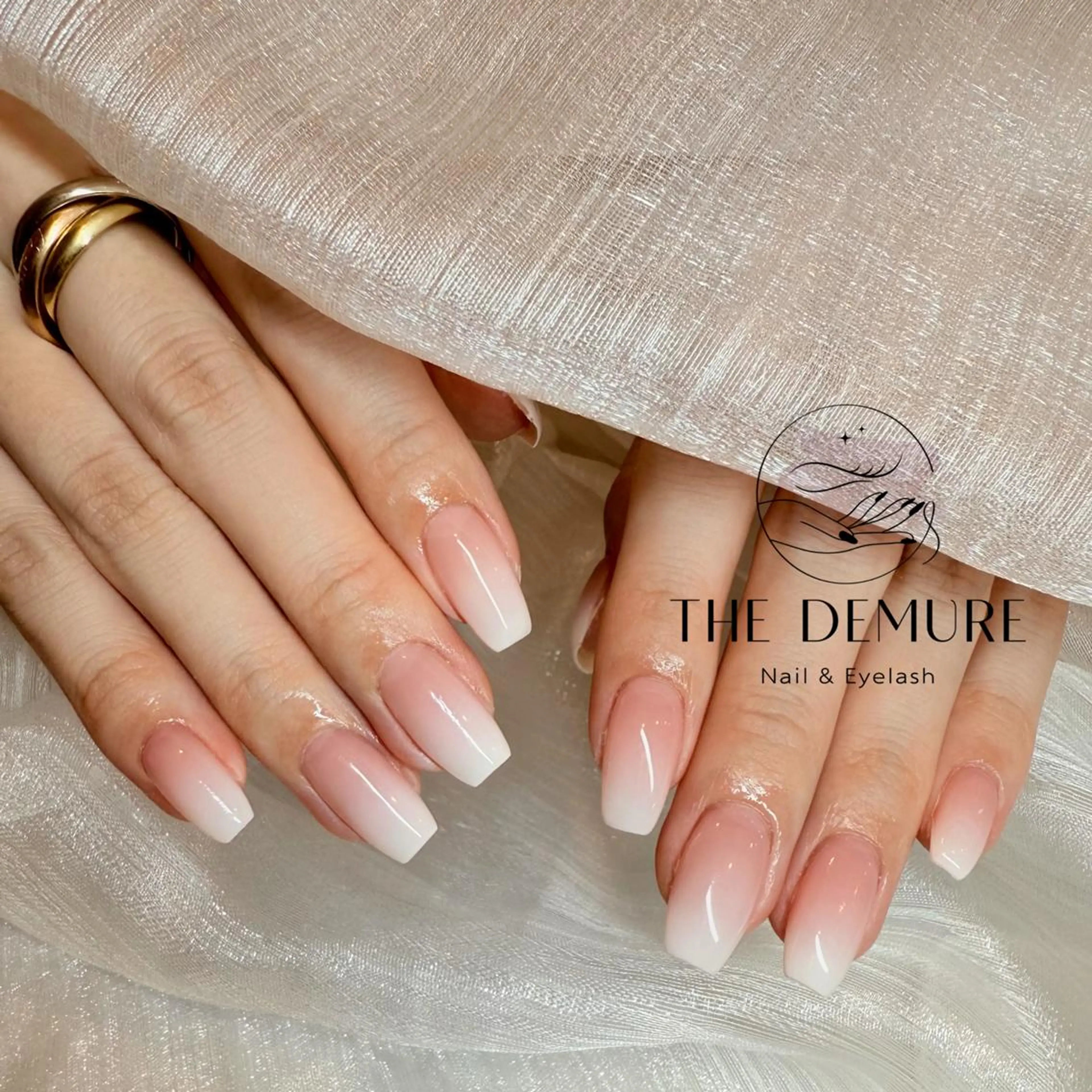 ネイル Demure Amyのネイルデザイン