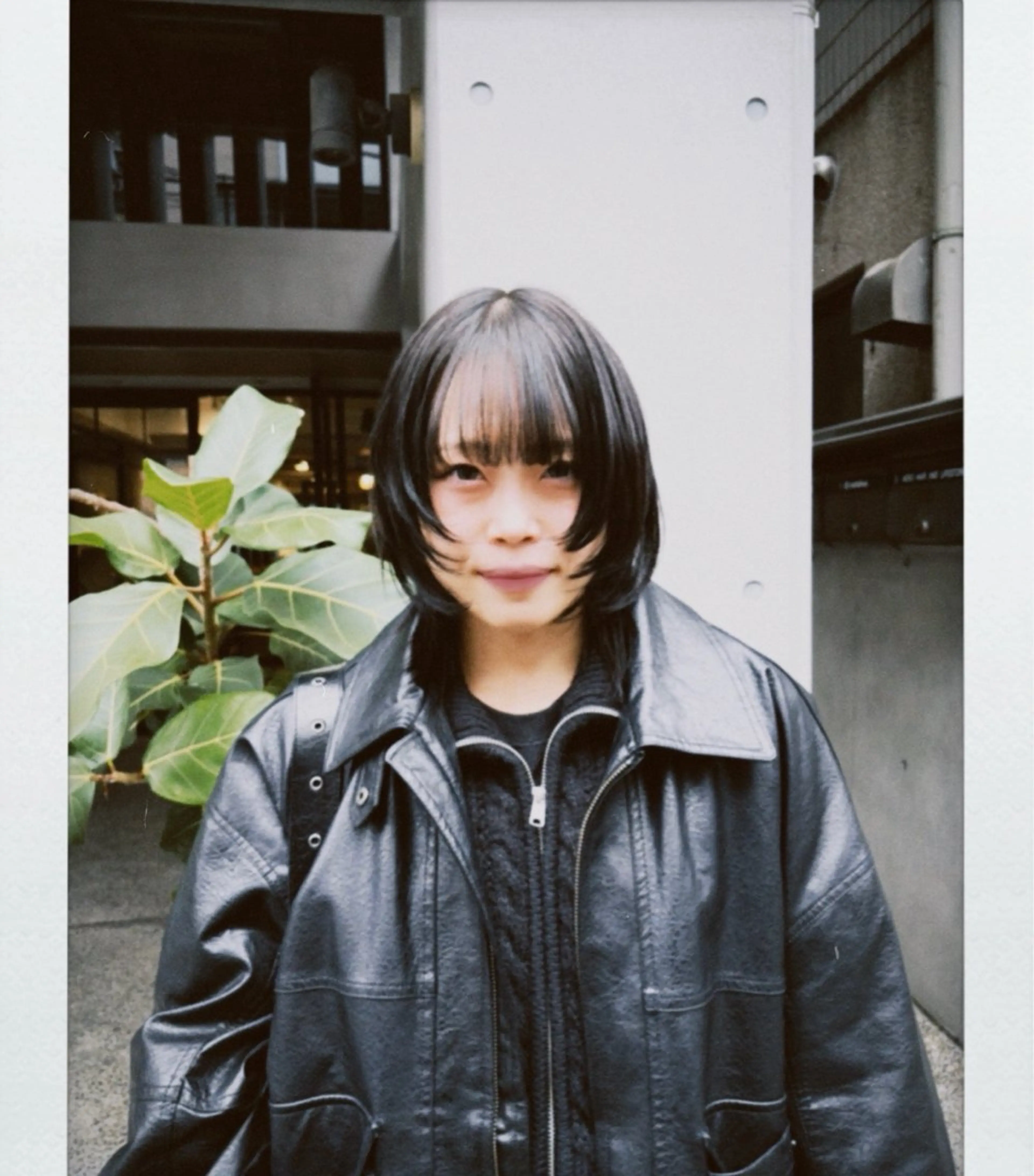 ミディアム ウルフカット 柚音 nero hairのヘアスタイル