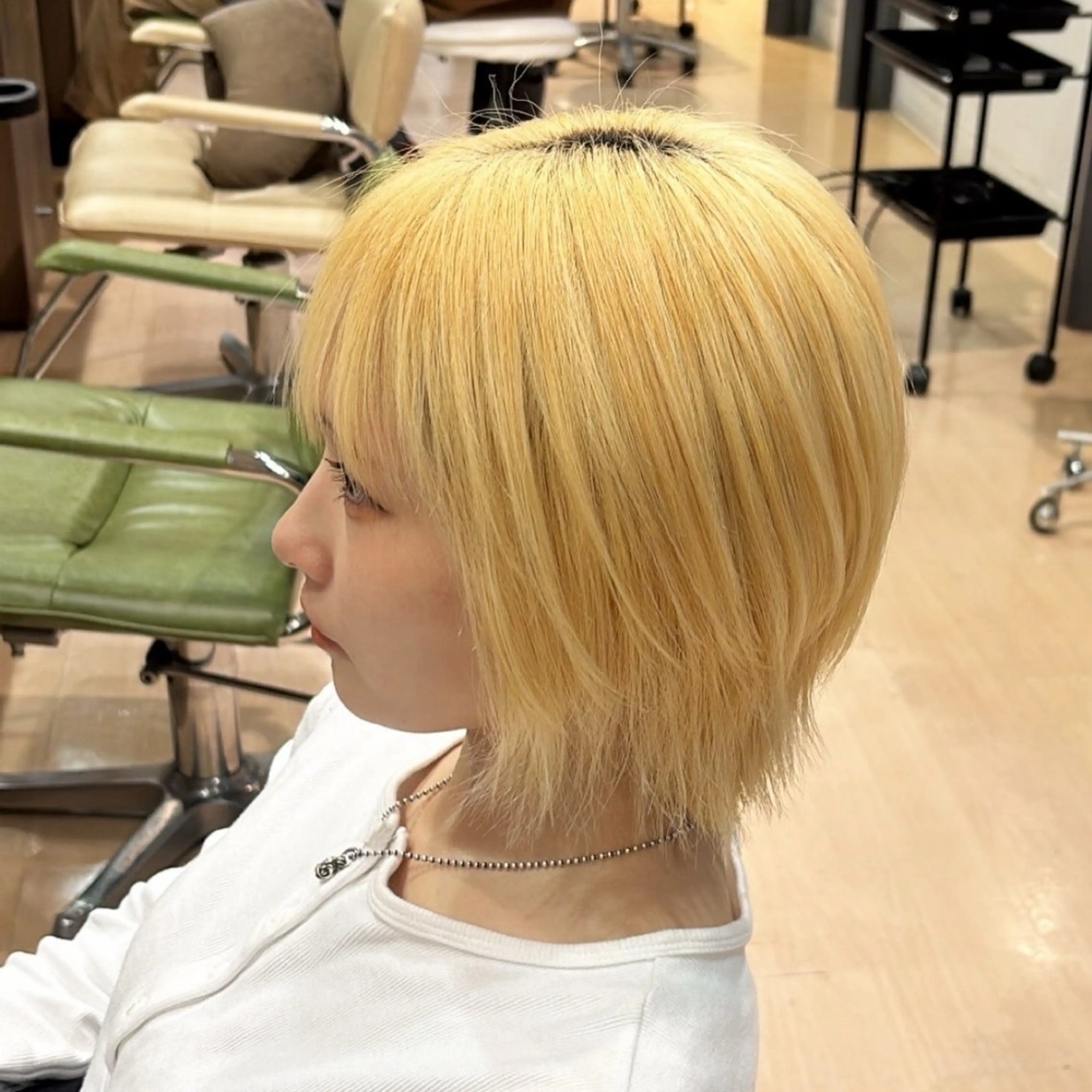 ショート ボブレイヤー ボブ レイヤーカット ✨ケアブリーチカラー ✨️透明感カラーのヘアスタイル