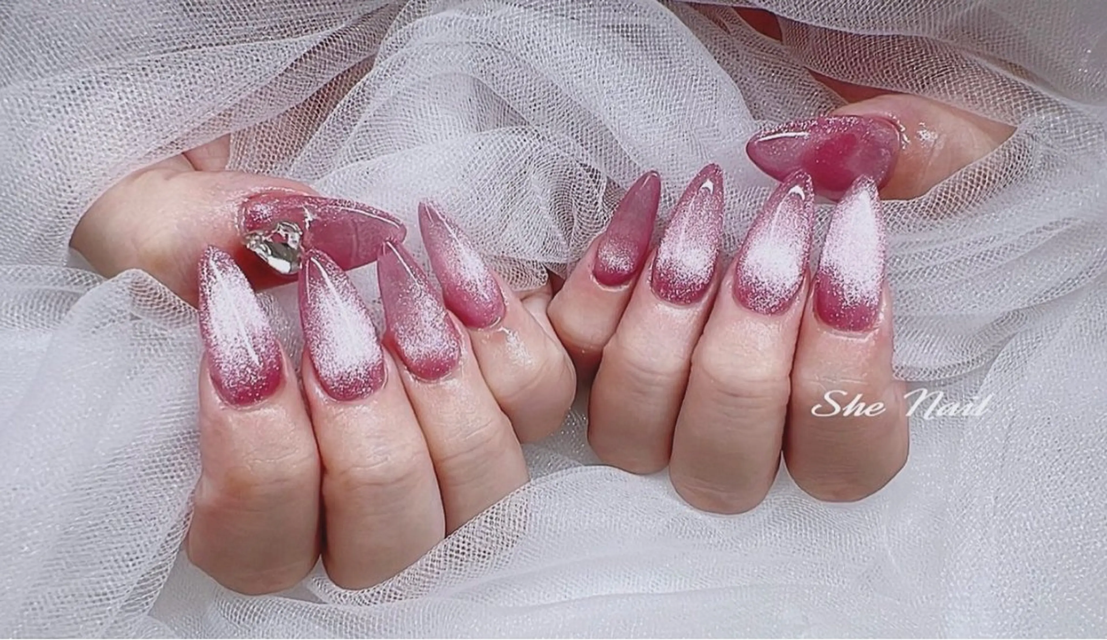 ネイル チークネイル 長さ出し フレンチネイル ガラスフレンチ ハート ハンドネイル She Nail所属・ISA_ BELLAのネイルデザイン