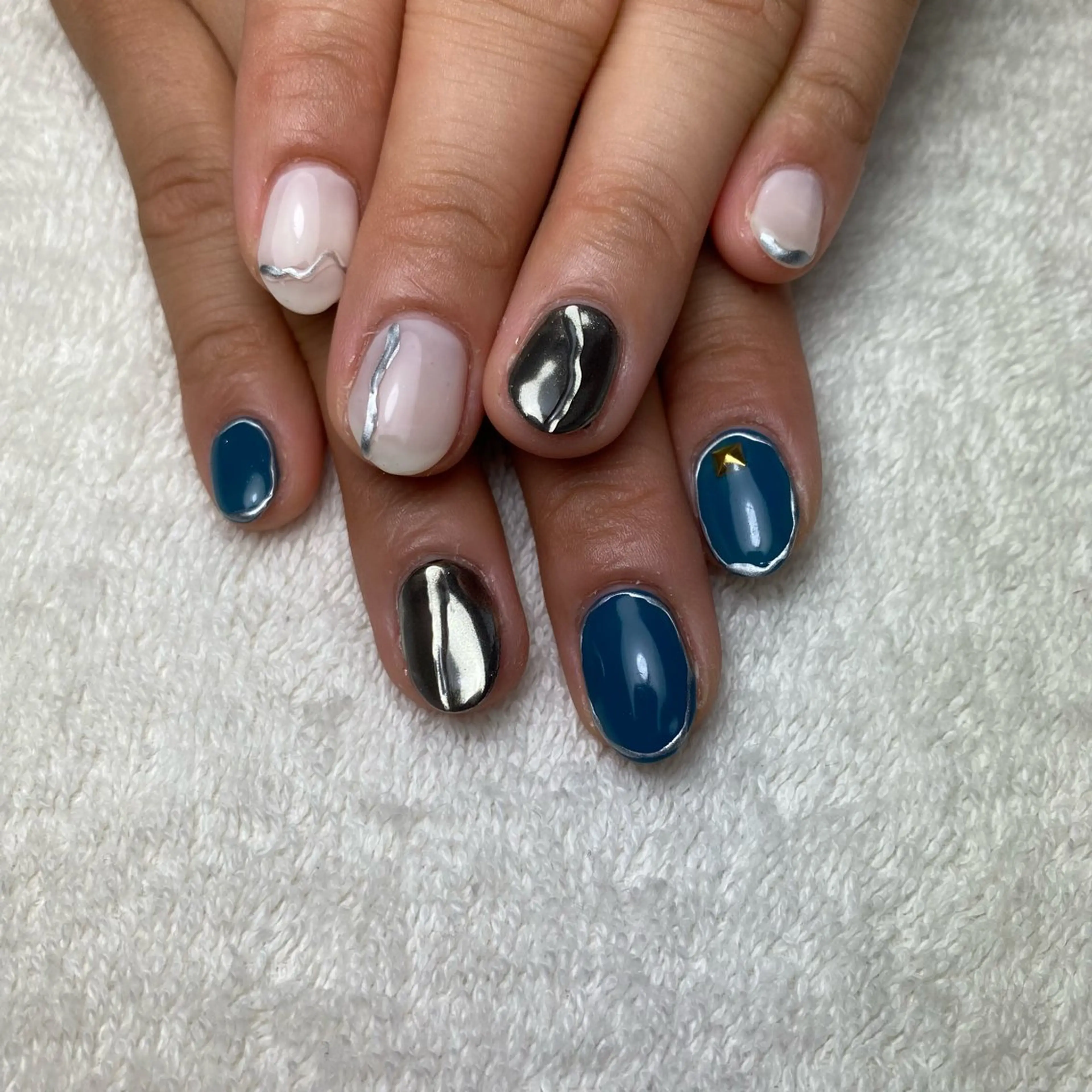 ネイル ミラーネイル COCO+所属・COCO +のエステ・リラクイメージ