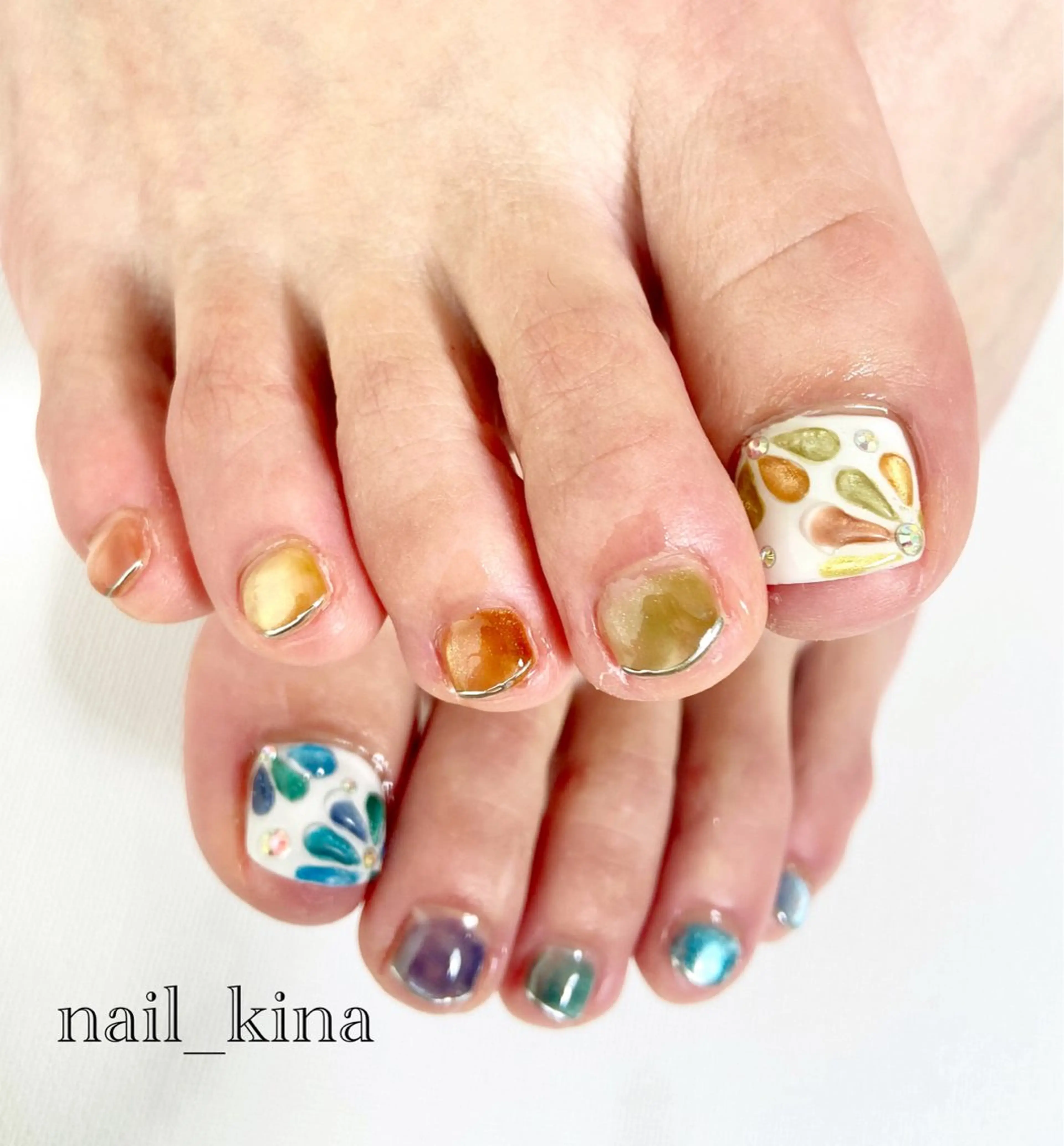 ネイル フラワーネイル フットネイル おそろいネイル 持ち込み フットネイル nail_ kinaのネイルデザイン