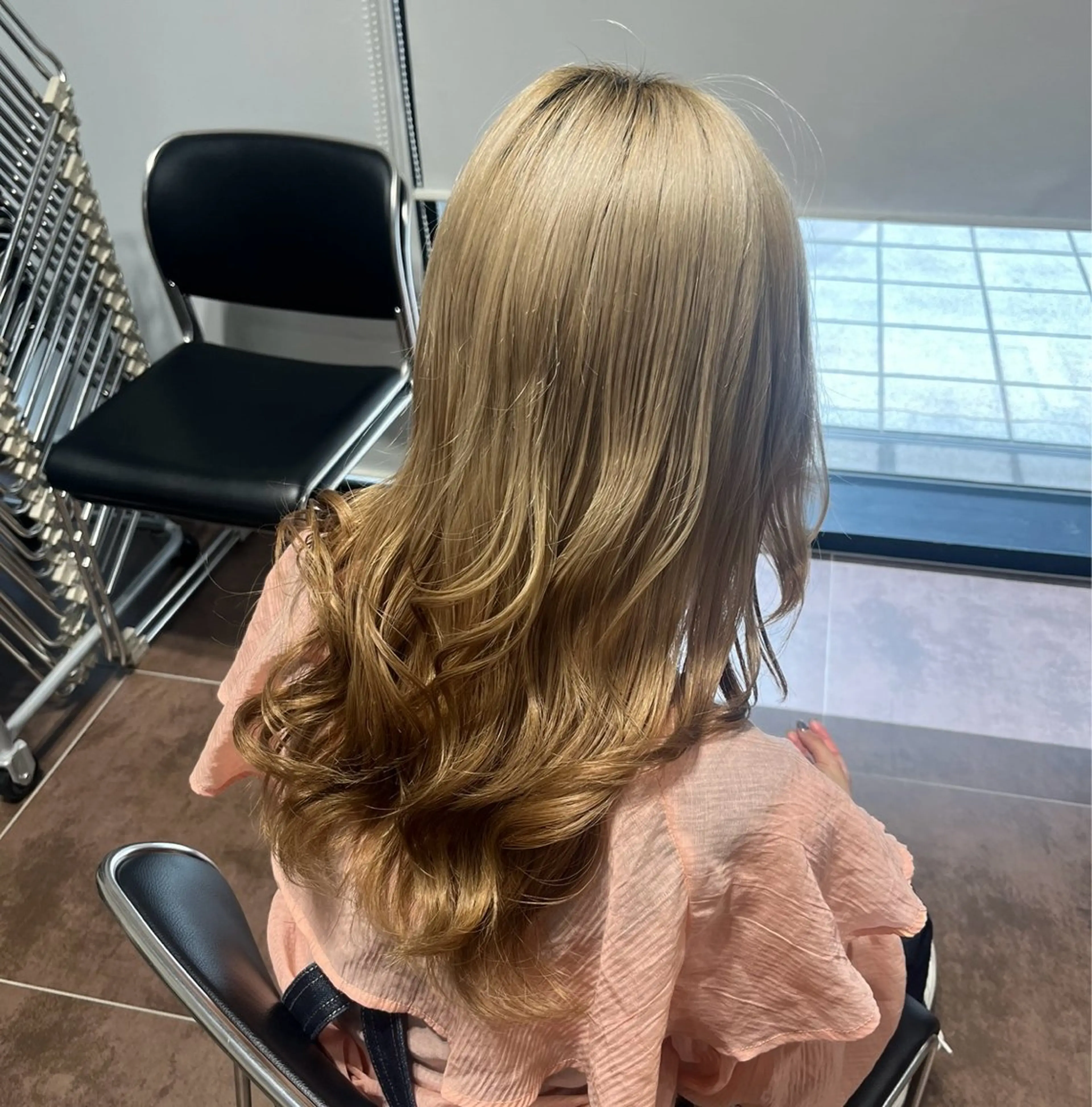 カラー ハイトーン×艶🍨 mihoのヘアスタイル