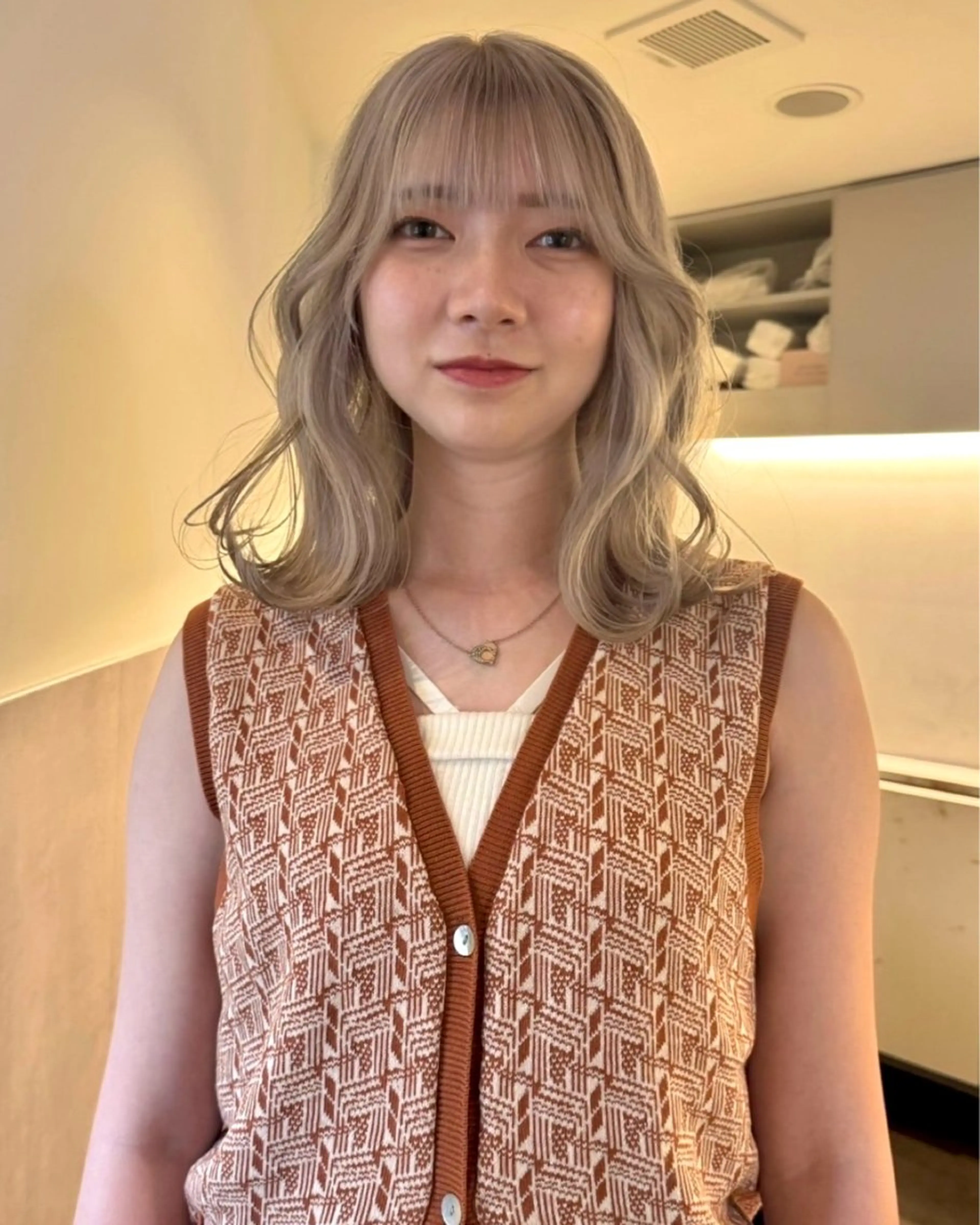 ミディアム カラー ブリーチ ケアブリーチ ヘアカラー トリートメント RAIMA ハイトーンレイヤーのヘアスタイル