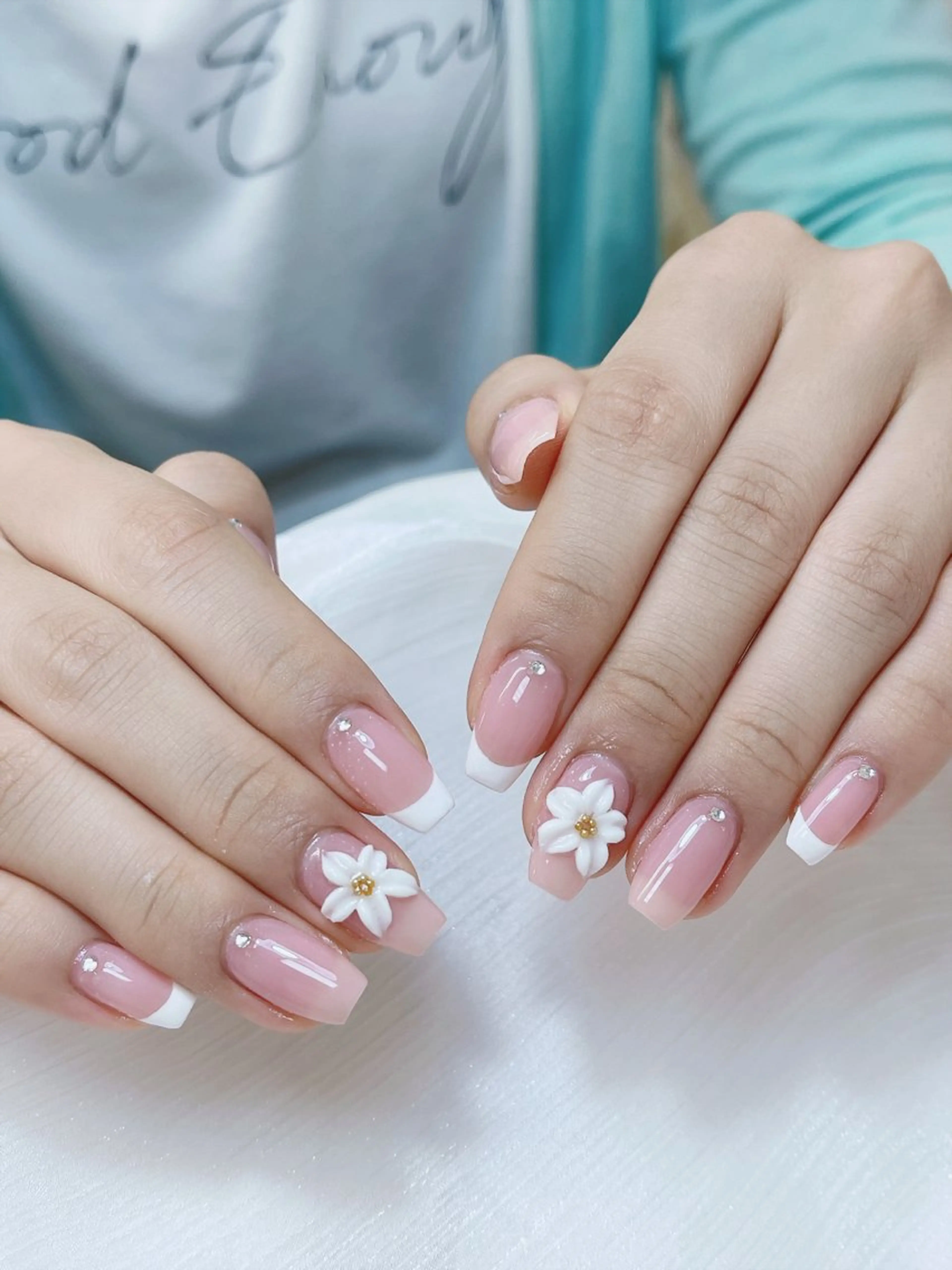 ネイル チークネイル フレンチネイル グラデーション キラキラネイル 韓国ネイル ハンドネイル DUO MI所属・DUO   MI nail salonのネイルデザイン