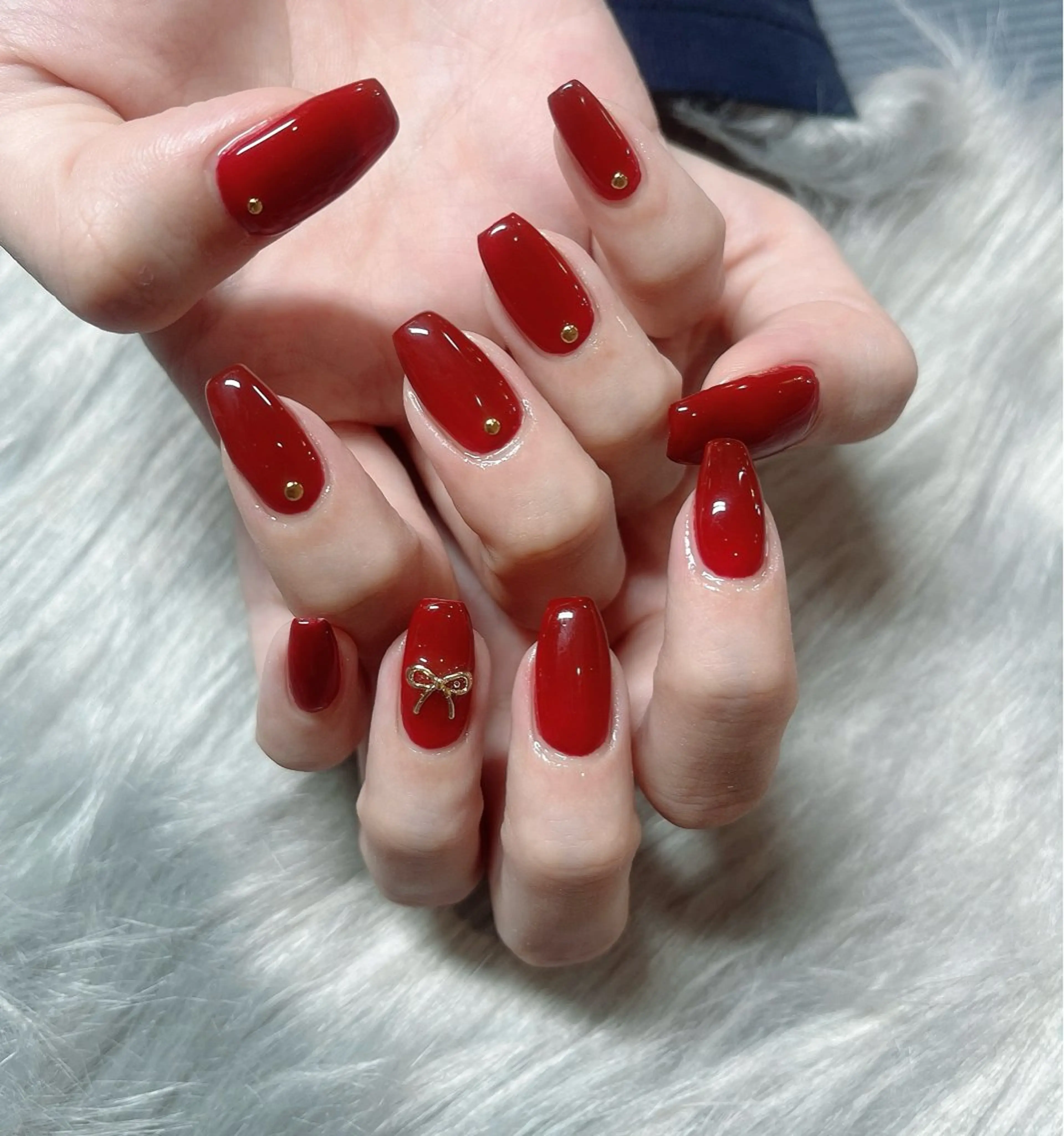 ネイル ボルドー ワンカラーネイル 赤色 リボン シンプルネイル nail patio yukiのネイルデザイン