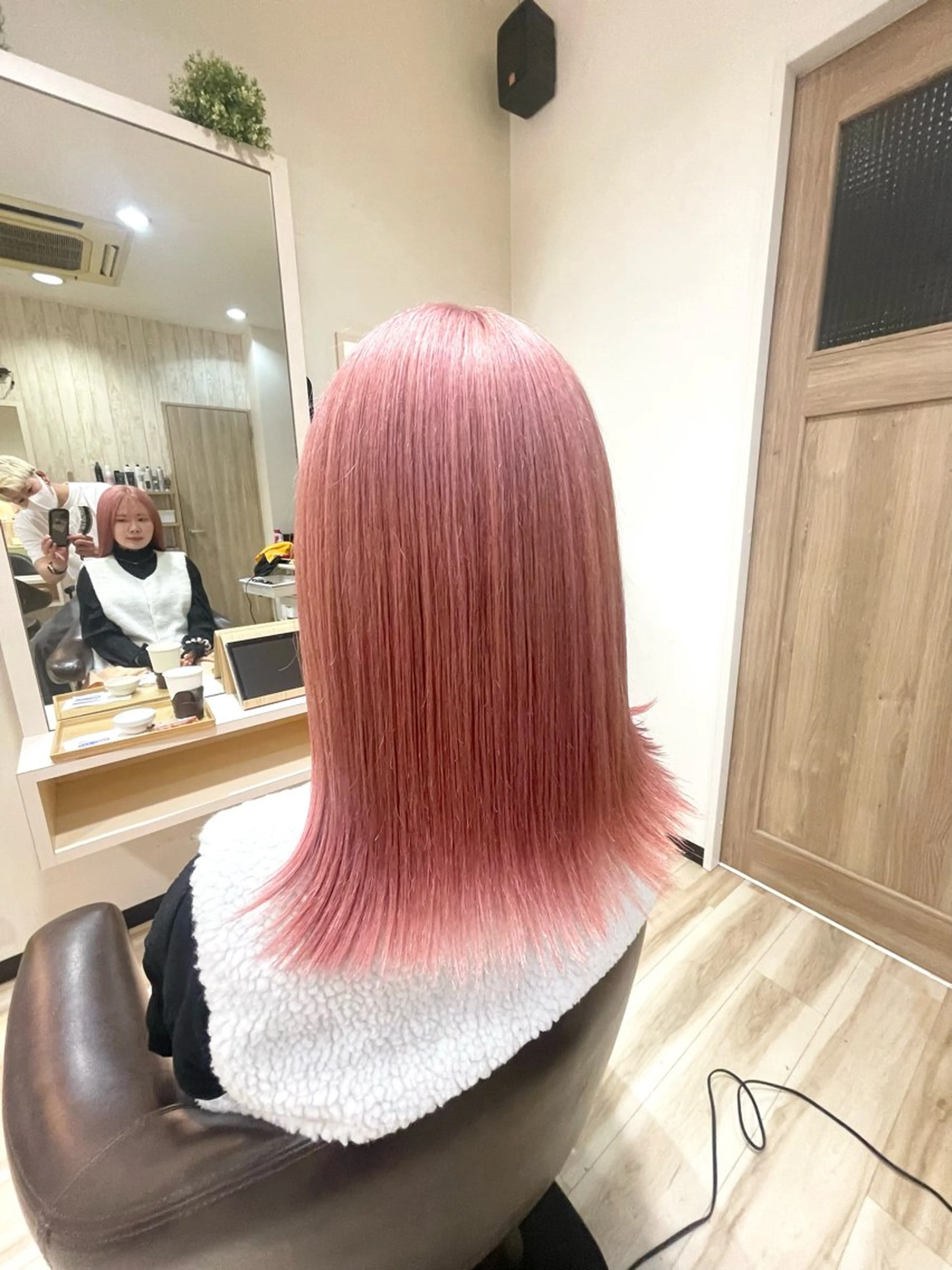 ミディアム カラー ブリーチ ピンクカラー 🌈派手髪ハイトーン 🌈鈴木亮太🌈のヘアスタイル