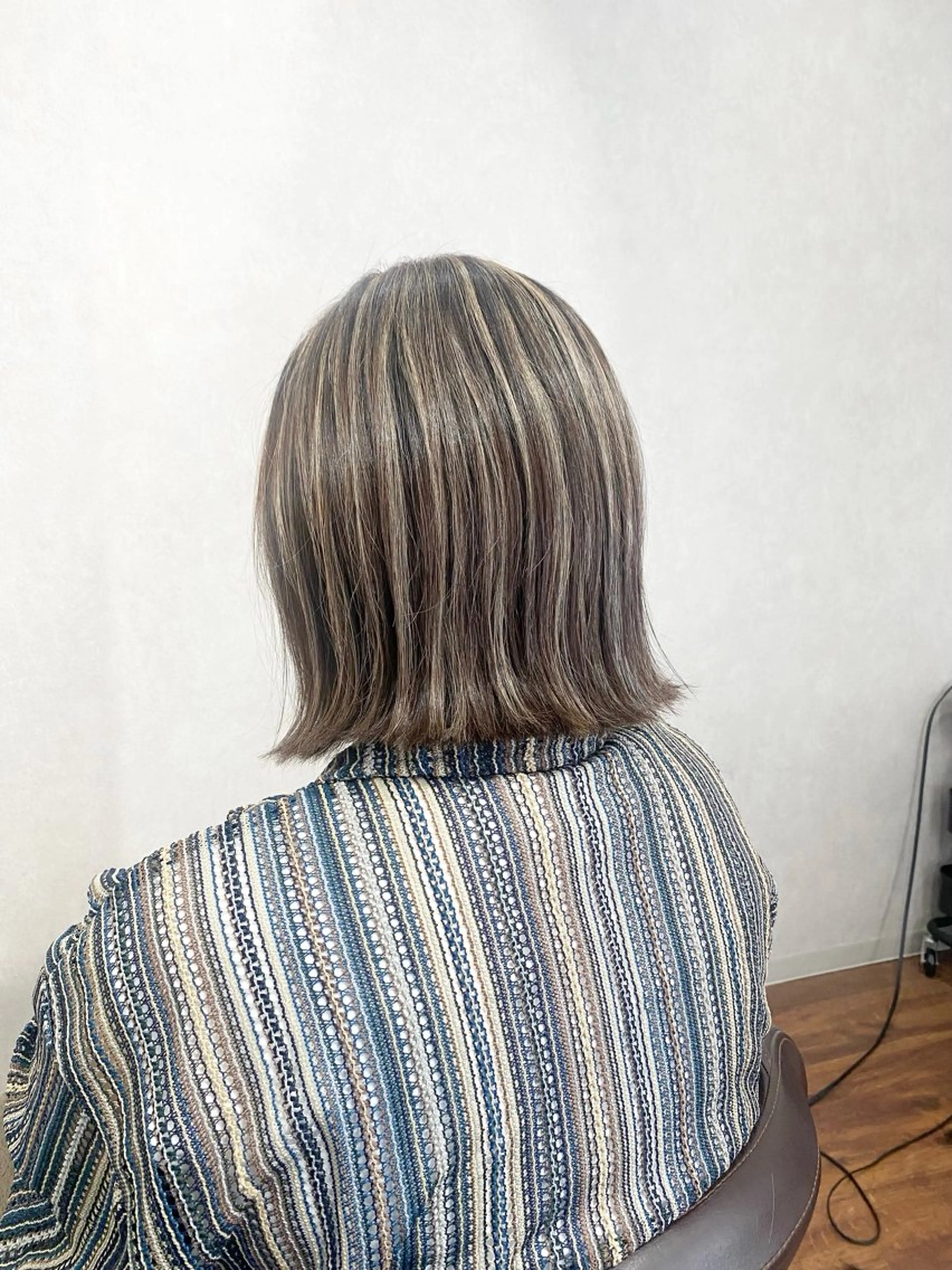 ミディアム ハイライト _White所属・ＳＨＩ ＺＵのヘアスタイル