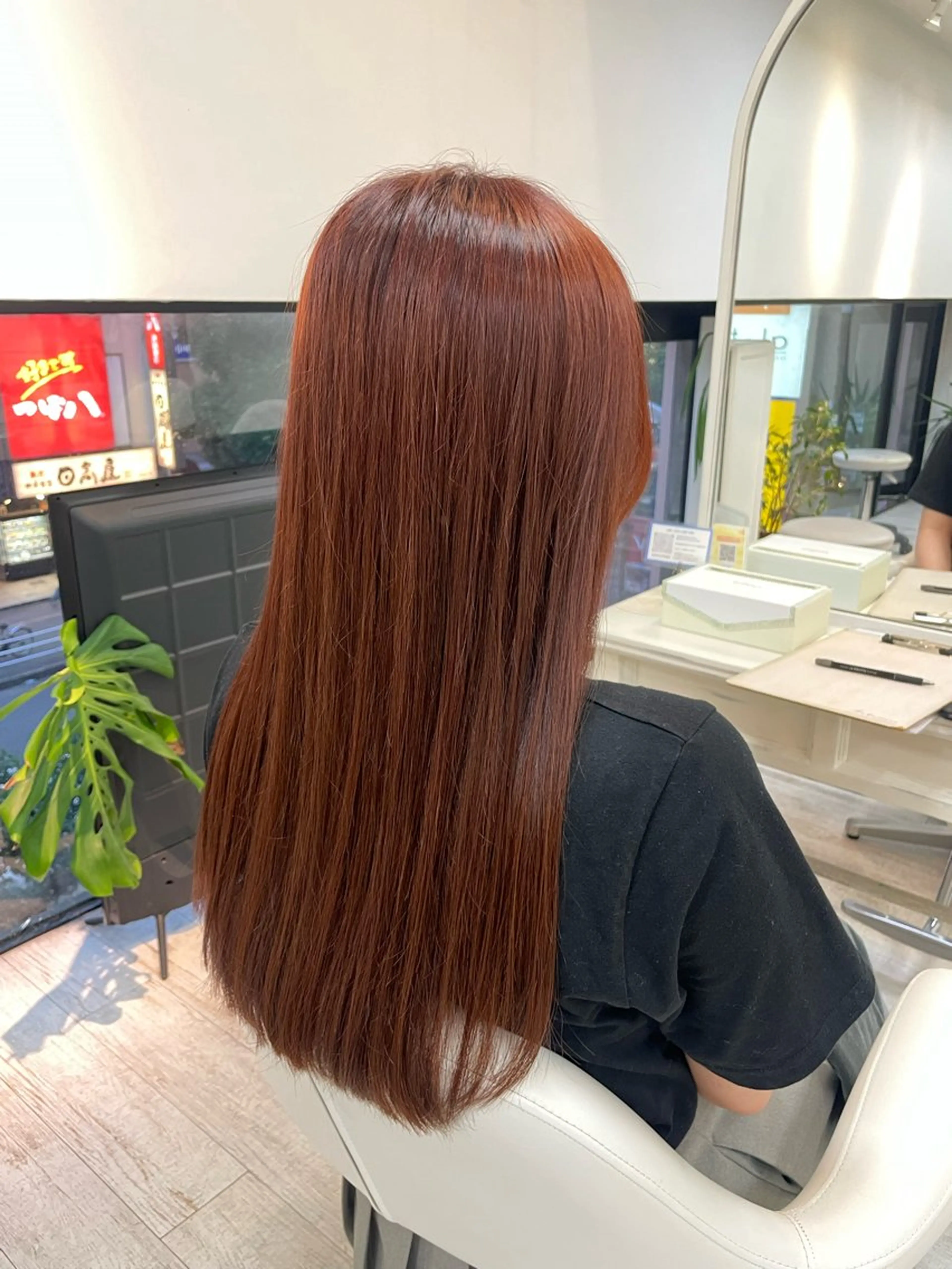 ロング レッドブラウン カット ヘアカラー 新籾 尚哉のヘアスタイル