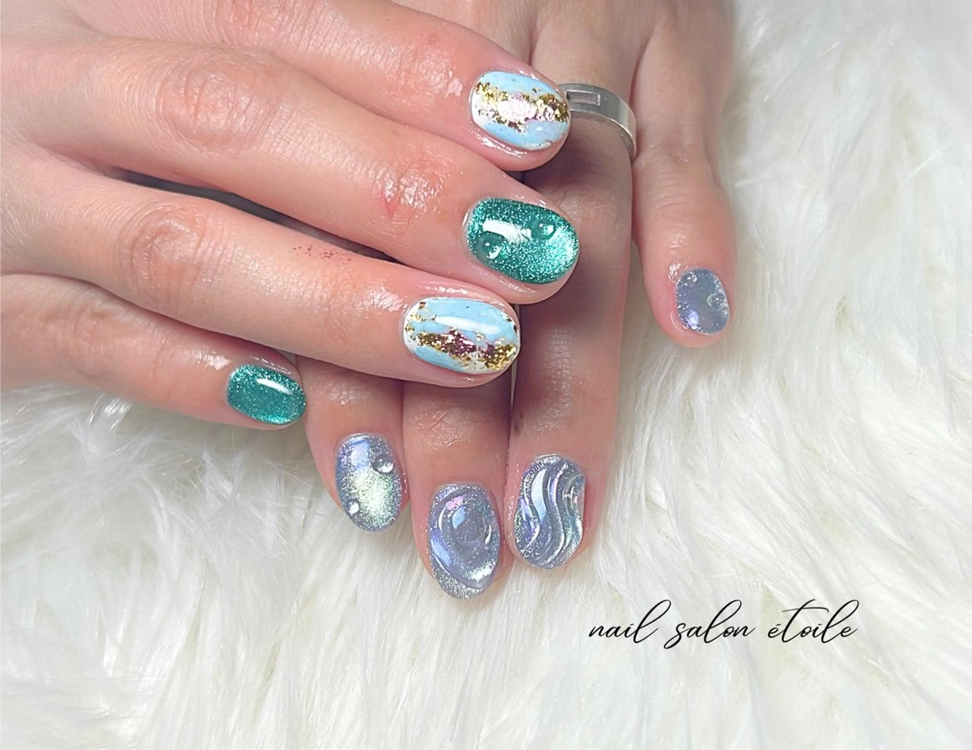 ネイル オーロラネイル ブルー ゴールド 水色 マグネットネイル ハンドネイル nail salon étoileのネイルデザイン