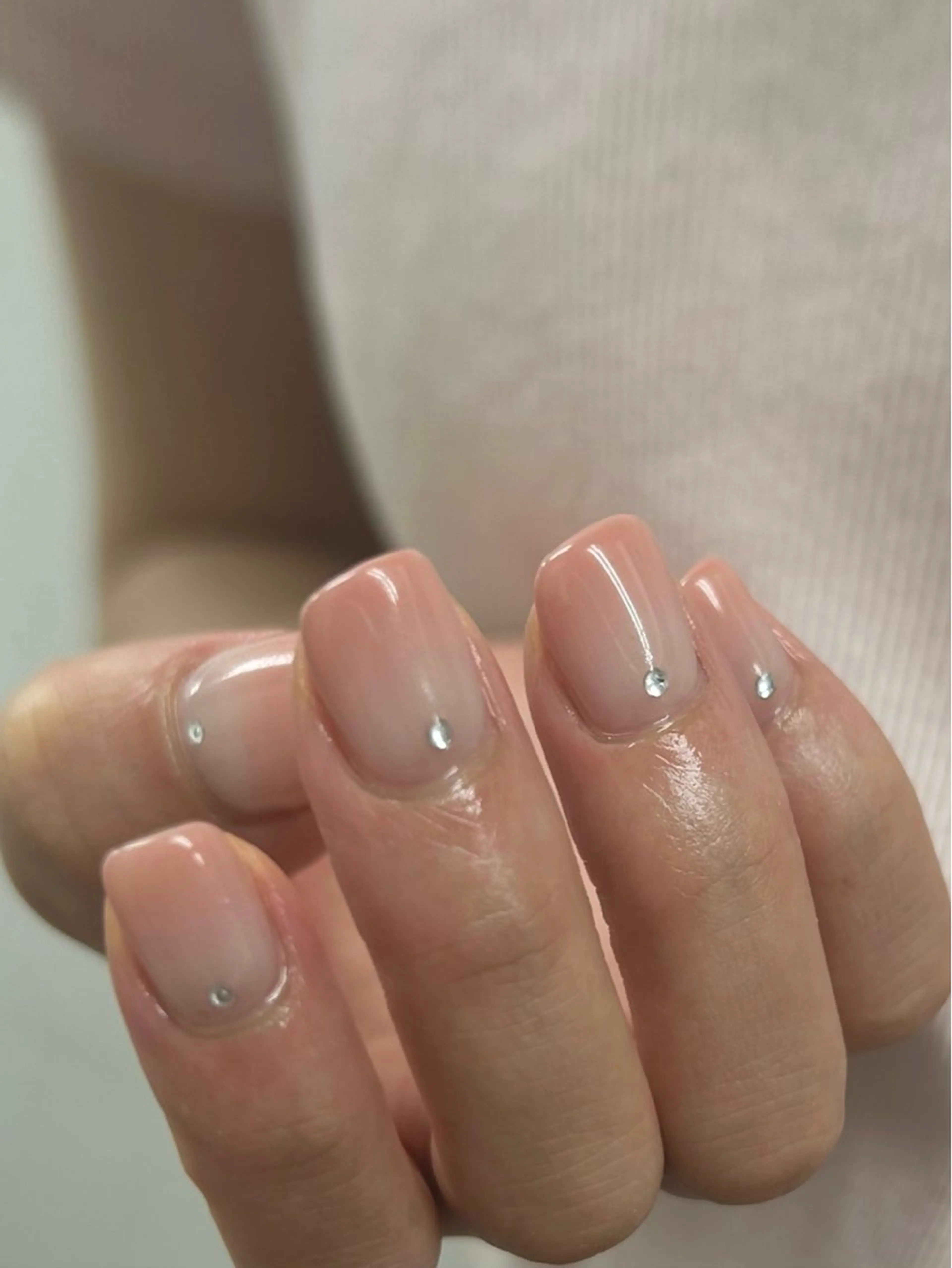 ネイル グラデーション スクエアネイル nagi .のネイルデザイン