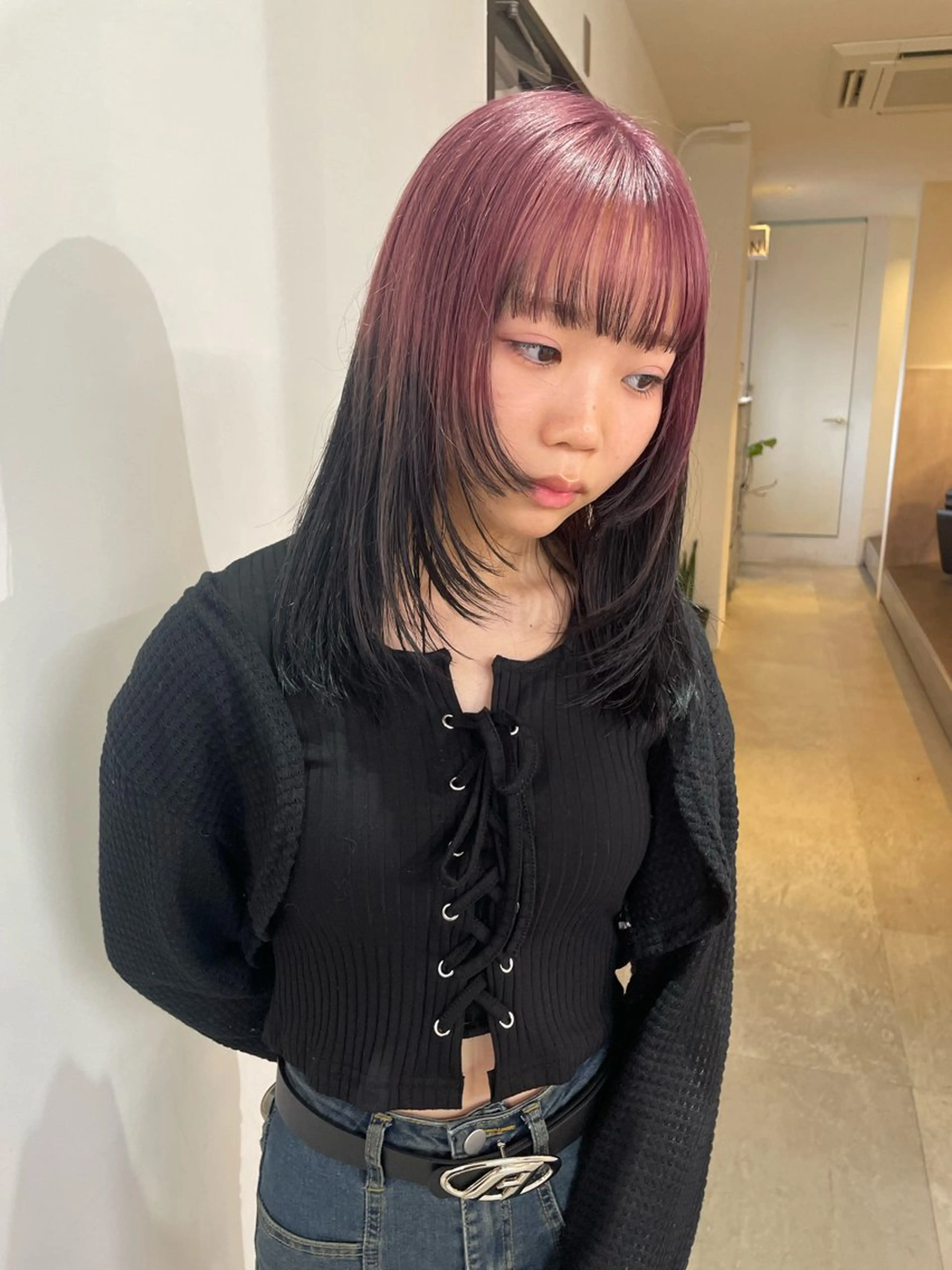 ミディアム カラー ベージュカラー ブリーチ ブラウンカラー ケアブリーチ デザインカラー ヘアカラー トリートメント MIU/ルーツカラー ボブ/顔周りレイヤーのヘアスタイル