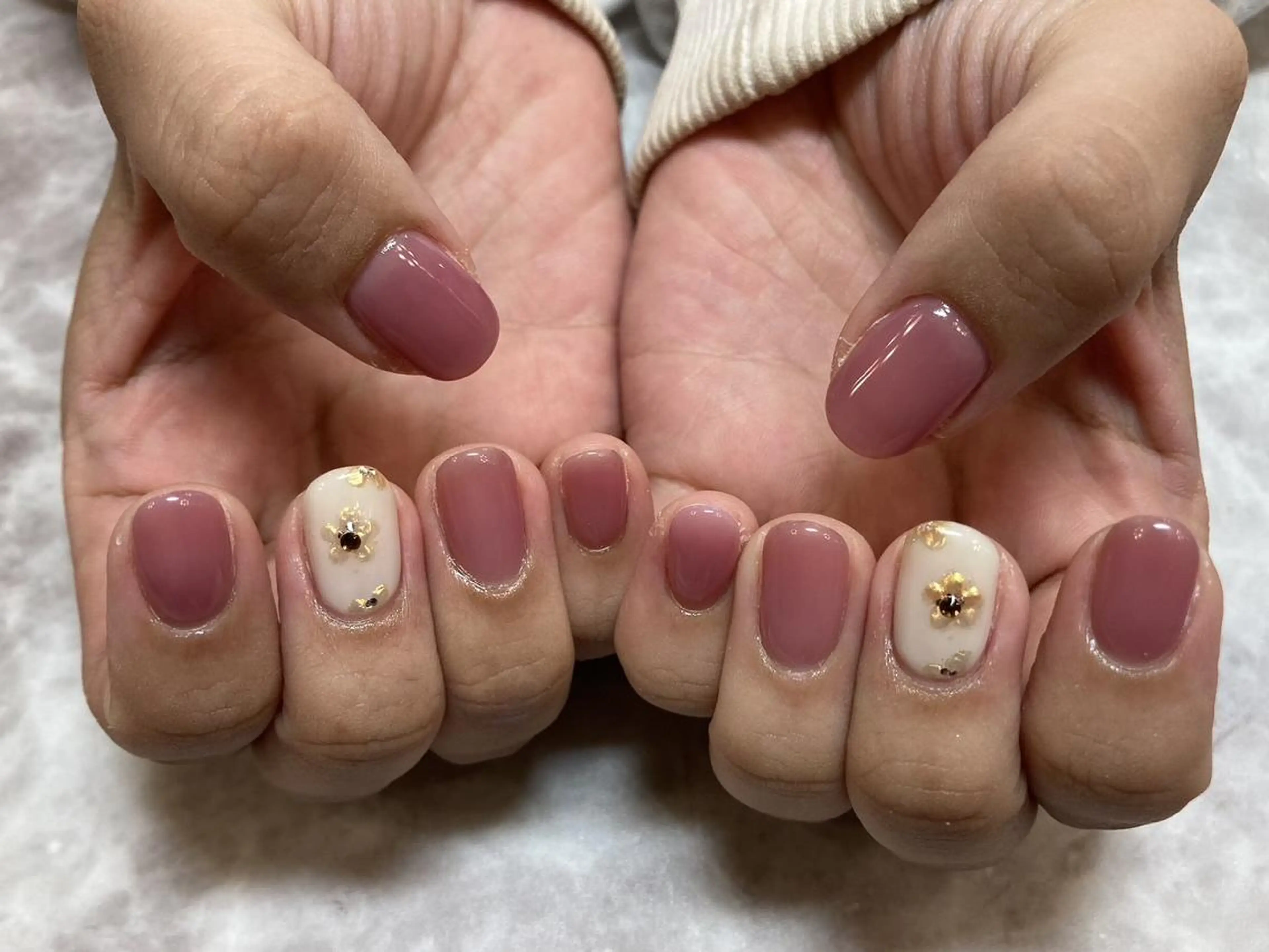 ネイル ネイルリボン 受付スタッフのネイルデザイン