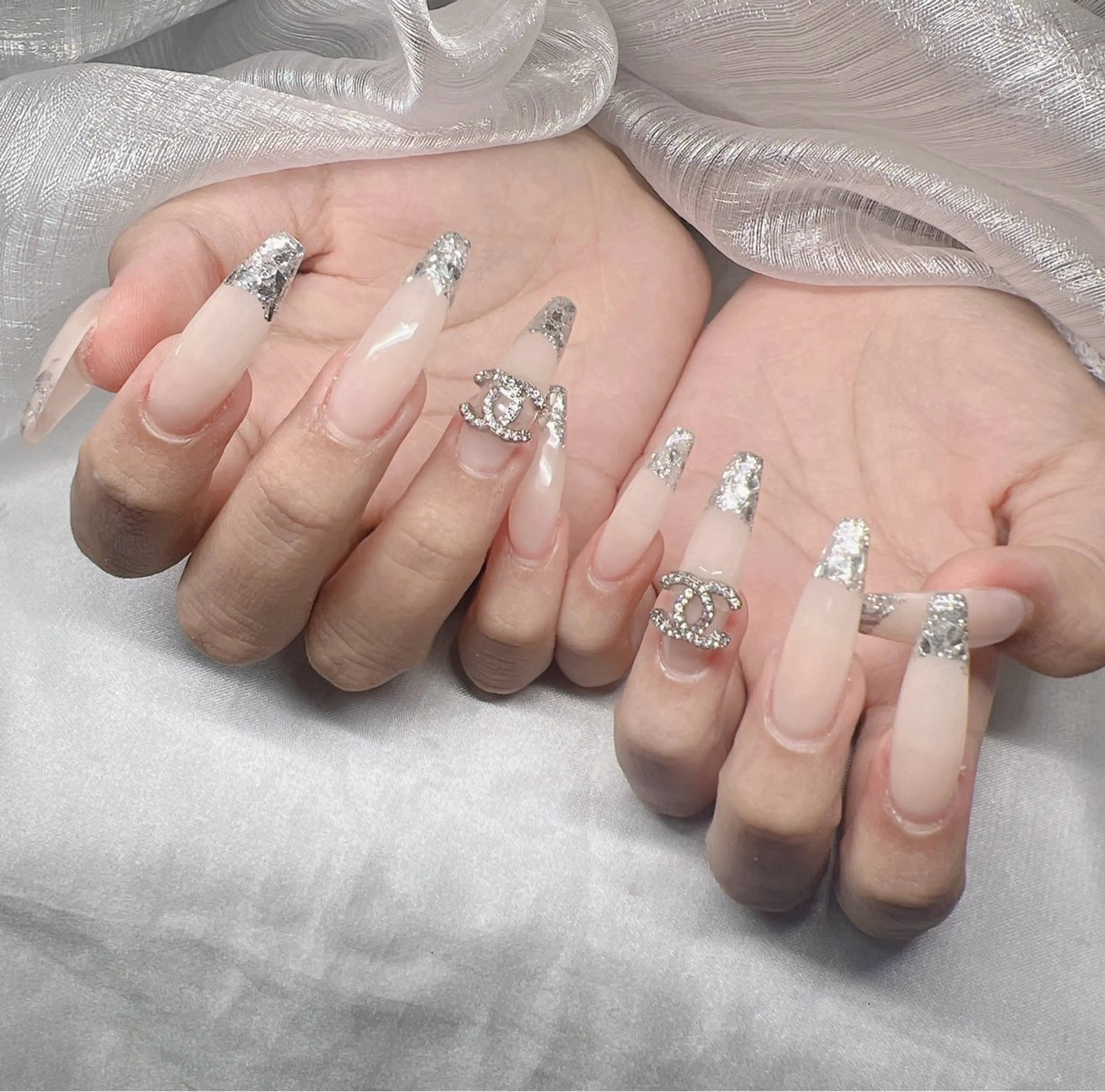 ネイル 長さ出し グラデーション 卒業式 キラキラネイル マグネットネイル ハンドネイル Lee Nailsのネイルデザイン