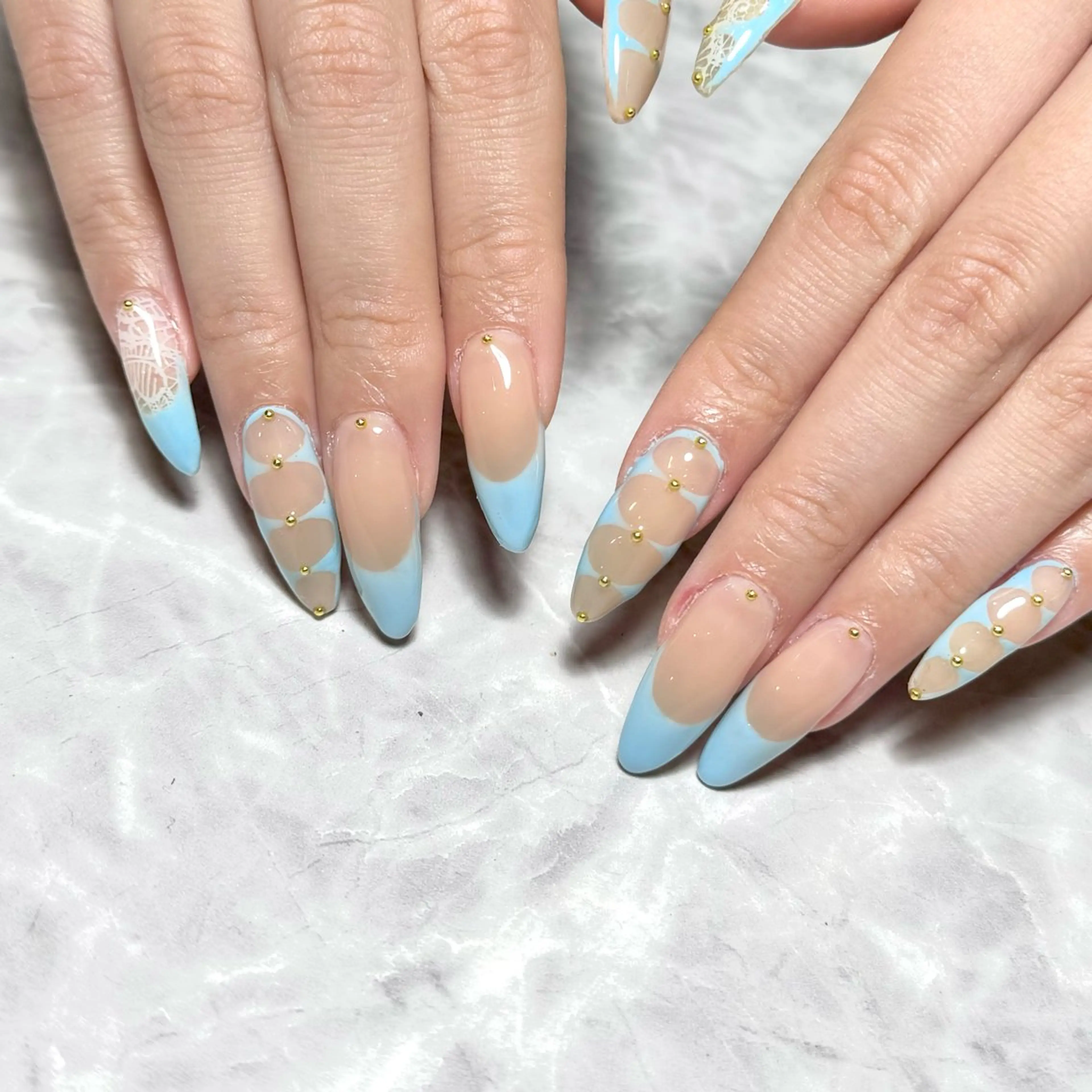 ネイル フレンチネイル ガーリー キラキラネイル レース 冬ネイル ハンドネイル Nail Salon Lillion【リリオン】所属・lillion karenのネイルデザイン