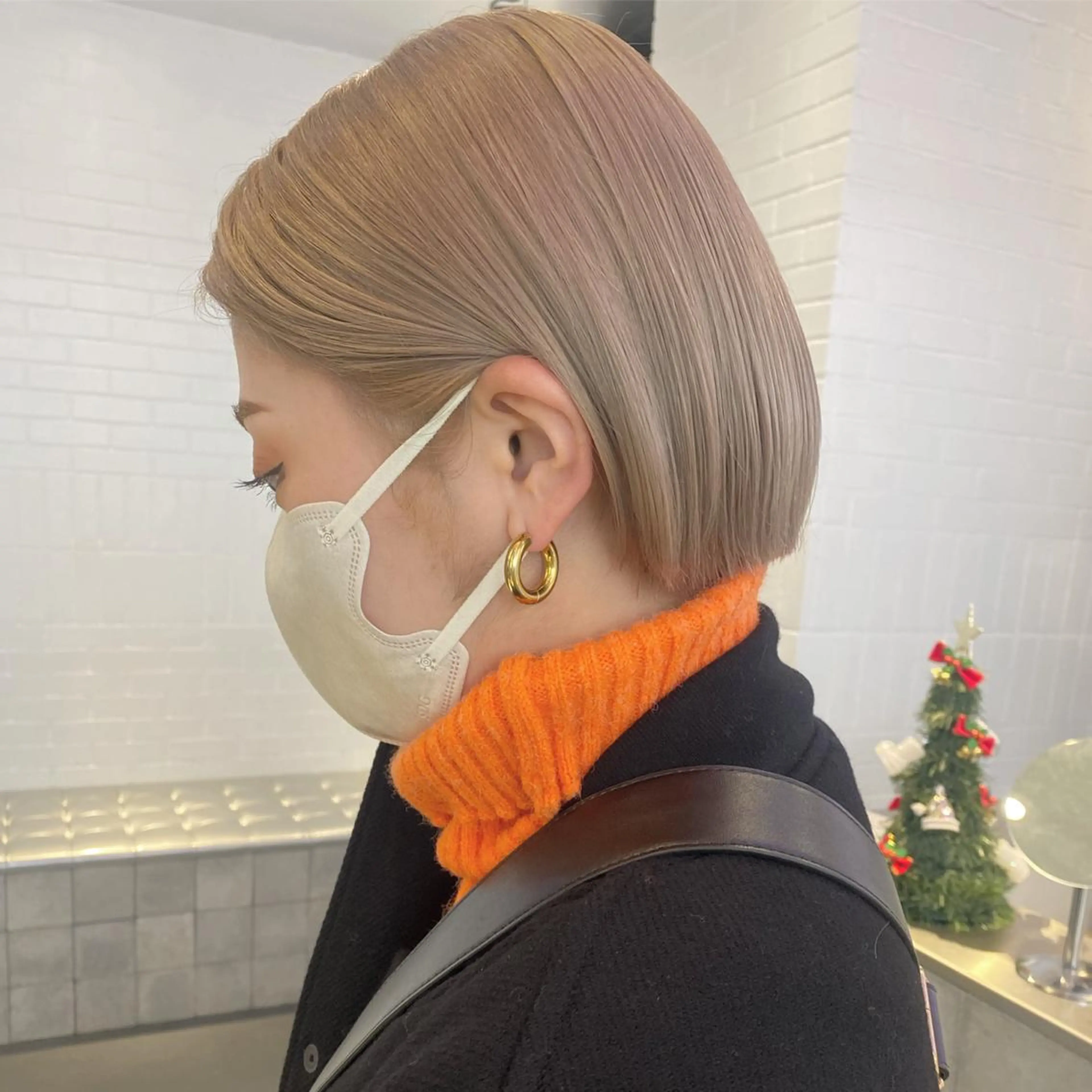 ミディアム カラー ヘアアレンジ ベージュカラー グレージュ ミルクティーベージュ ホワイトベージュ カット ヘアカラー 🎨ハイトーン/ 切りっぱなし みつきのヘアスタイル