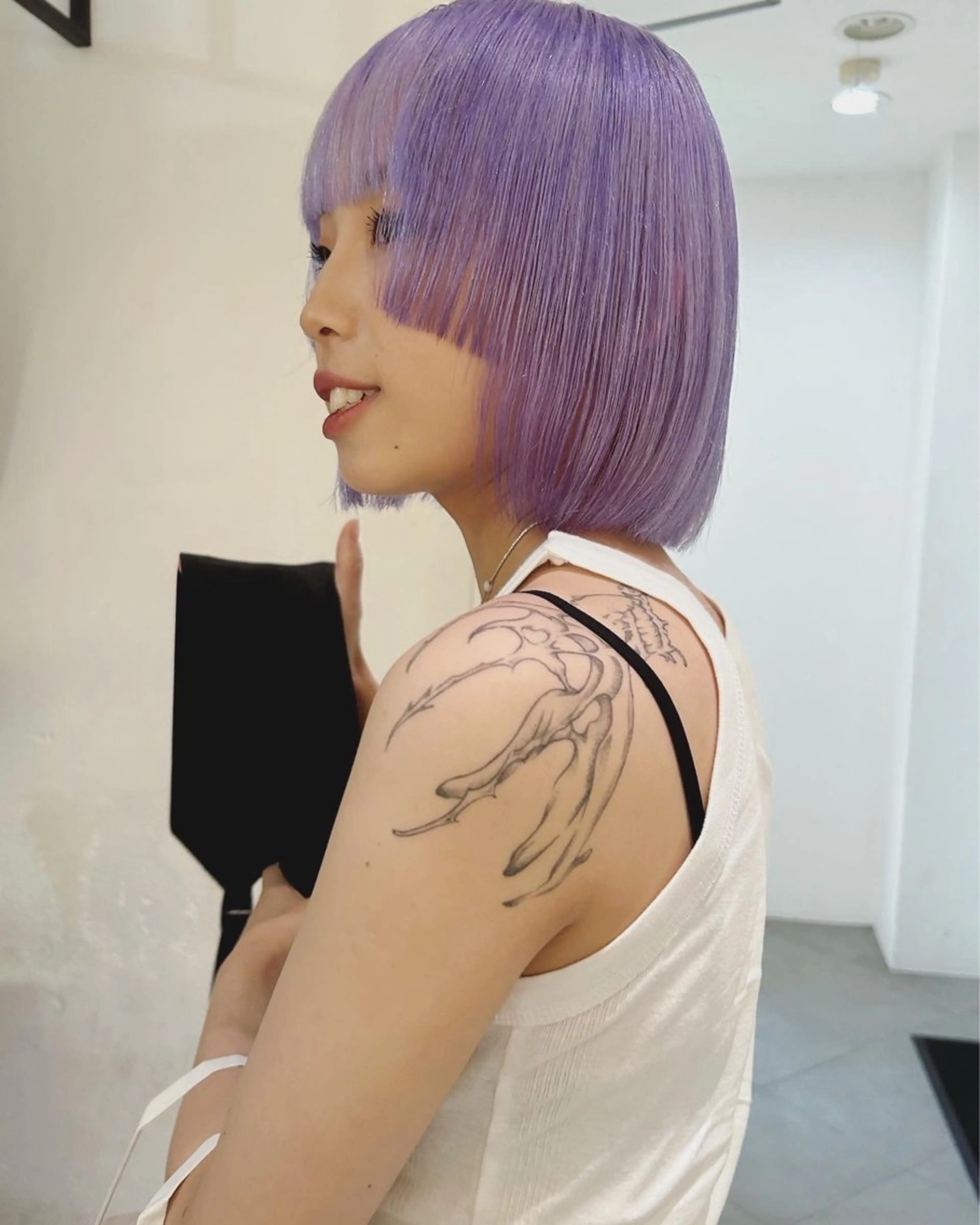ショート カラー ブリーチ ケアブリーチ パープルカラー ボブ Loom.所属・村上雅人 ナチュラルモードのヘアスタイル