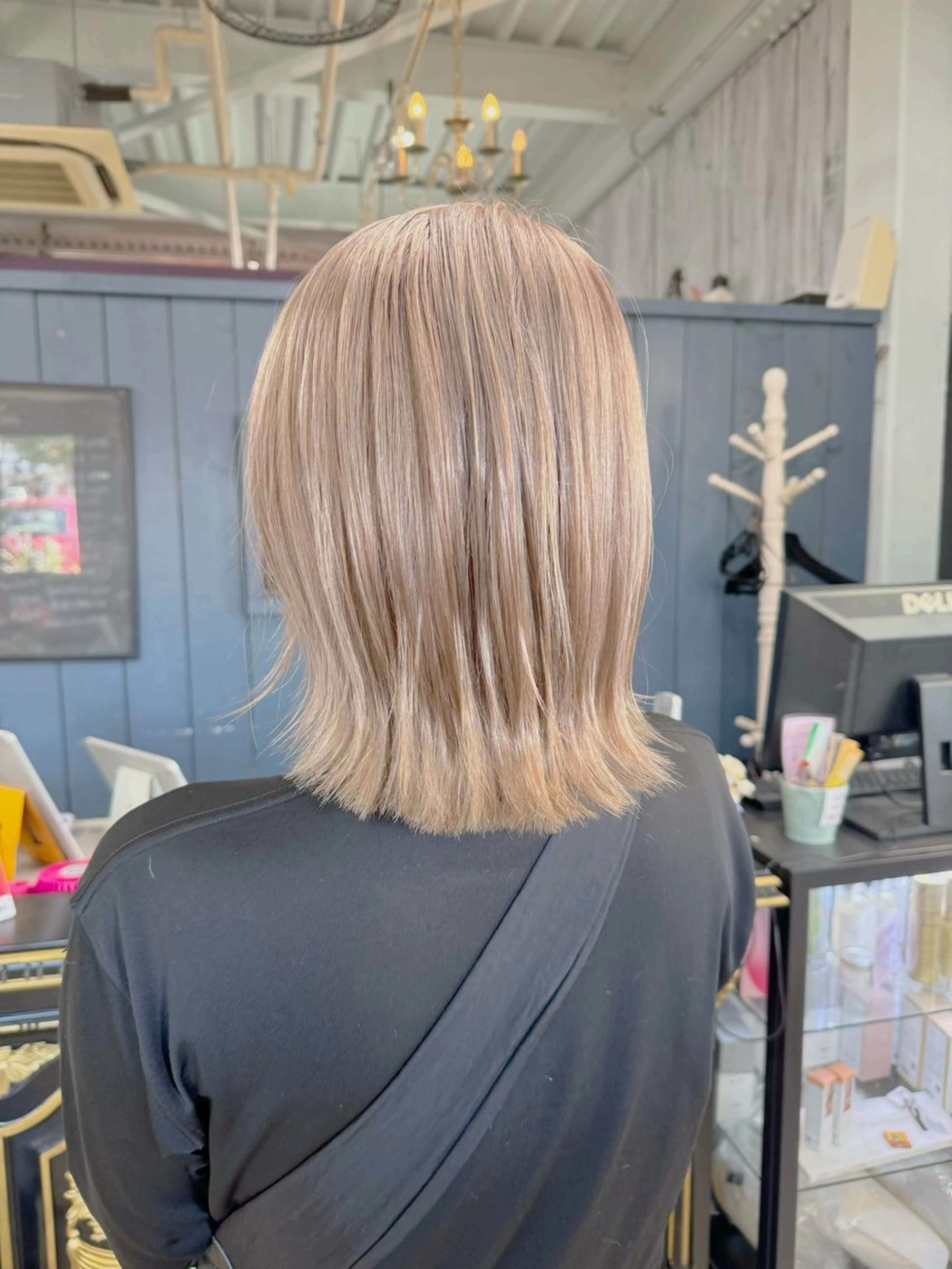 ミディアム カラー ベージュカラー ミルクティーベージュ ヘアカラー La  Beaute所属・福山 明日哉のヘアスタイル